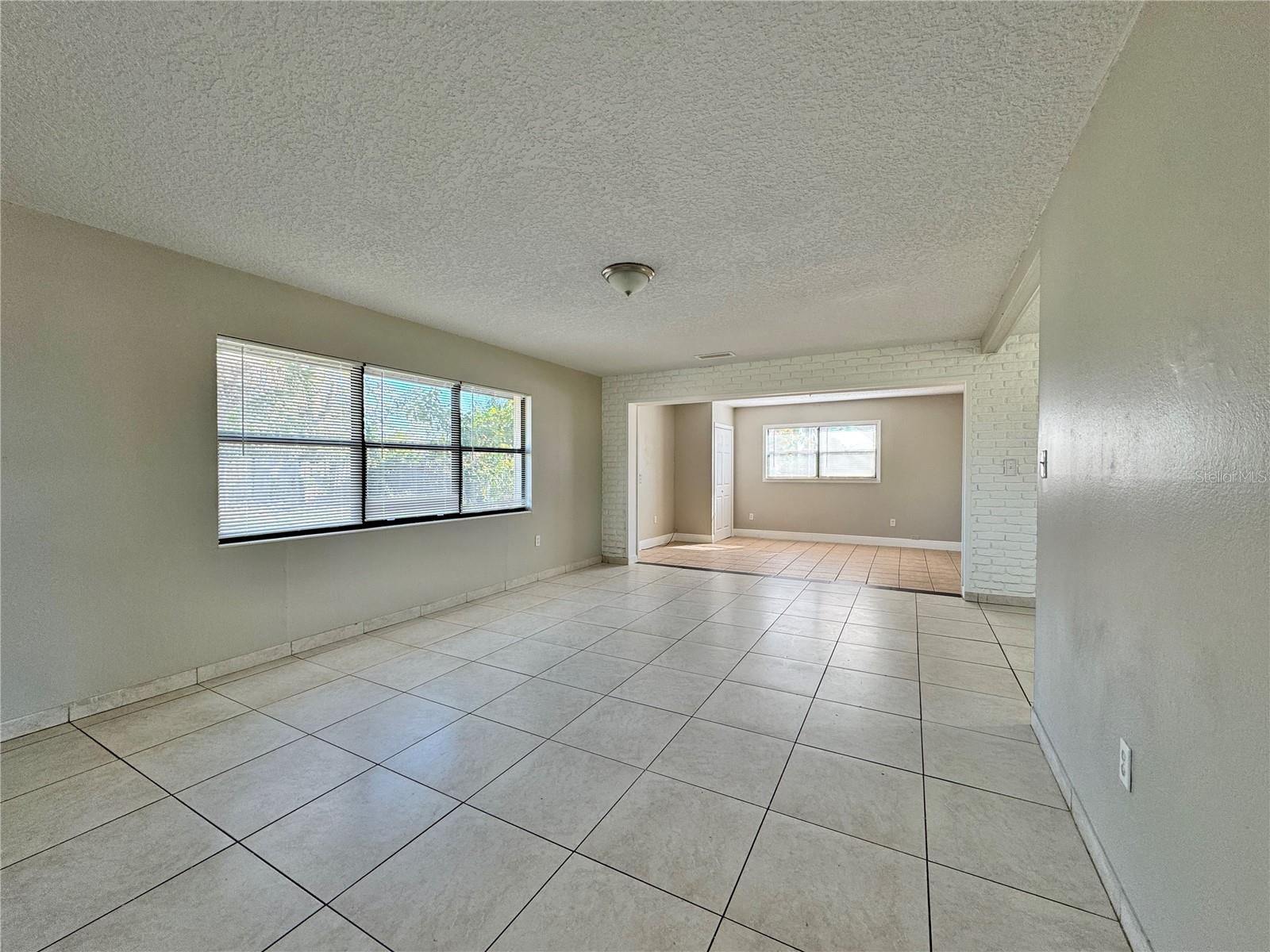 SKY LAKE - Residential Lease