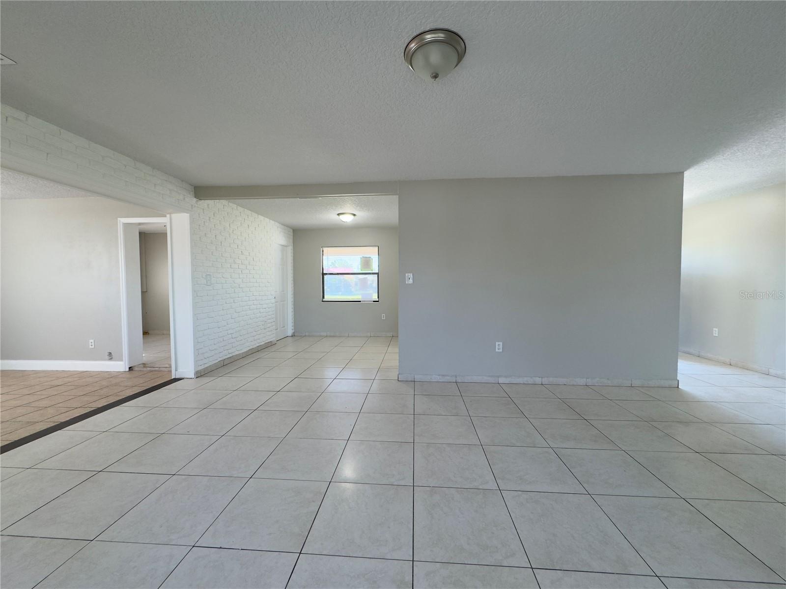 SKY LAKE - Residential Lease