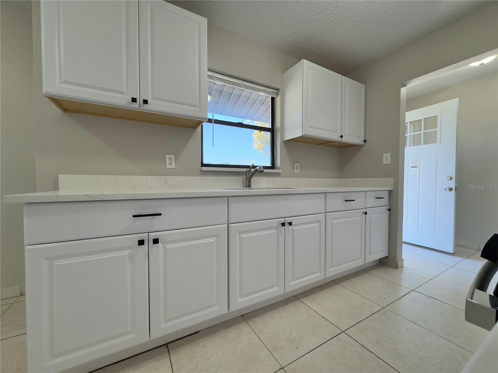 SKY LAKE - Residential Lease