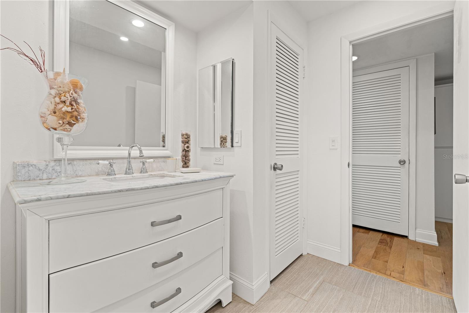 COLONY POINT - Residential