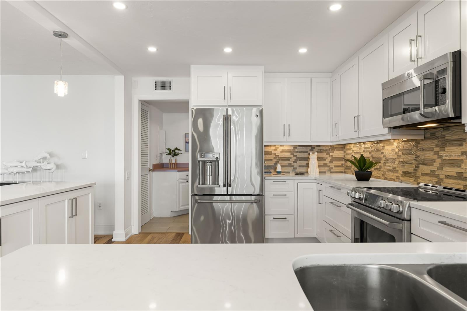 COLONY POINT - Residential