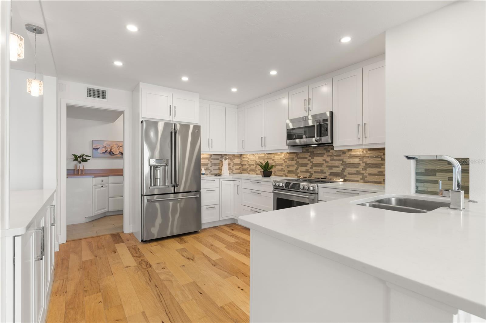 COLONY POINT - Residential