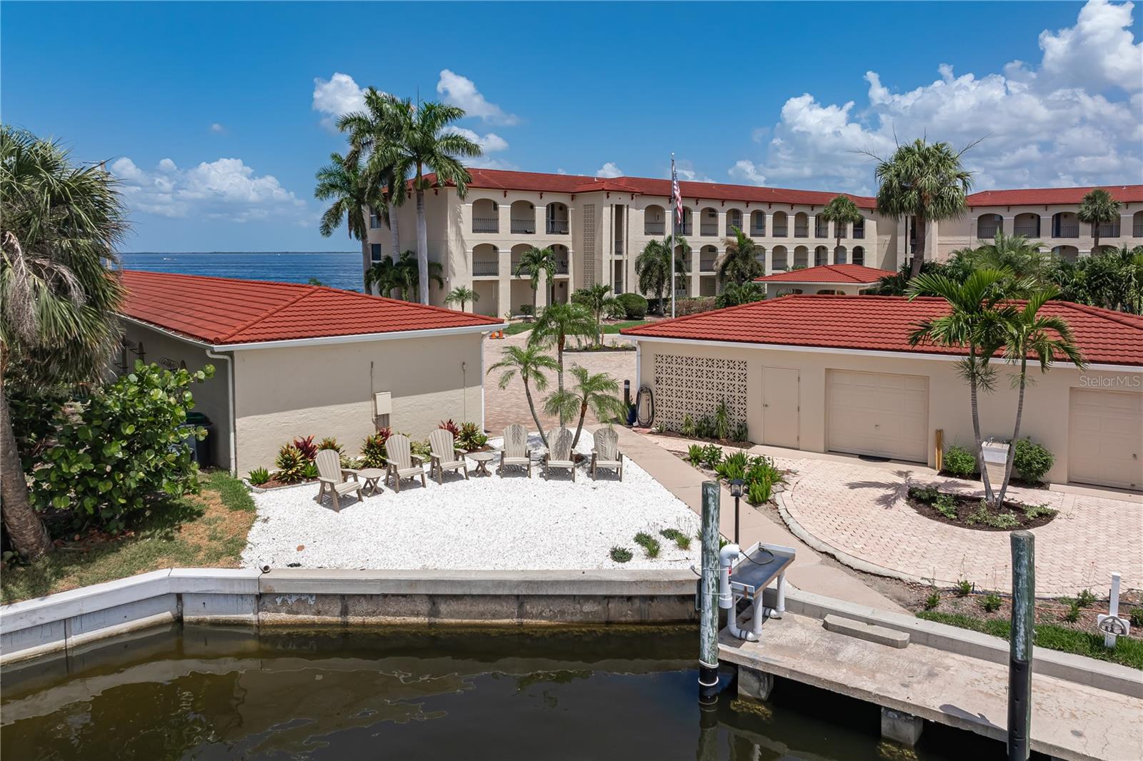 COLONY POINT - Residential