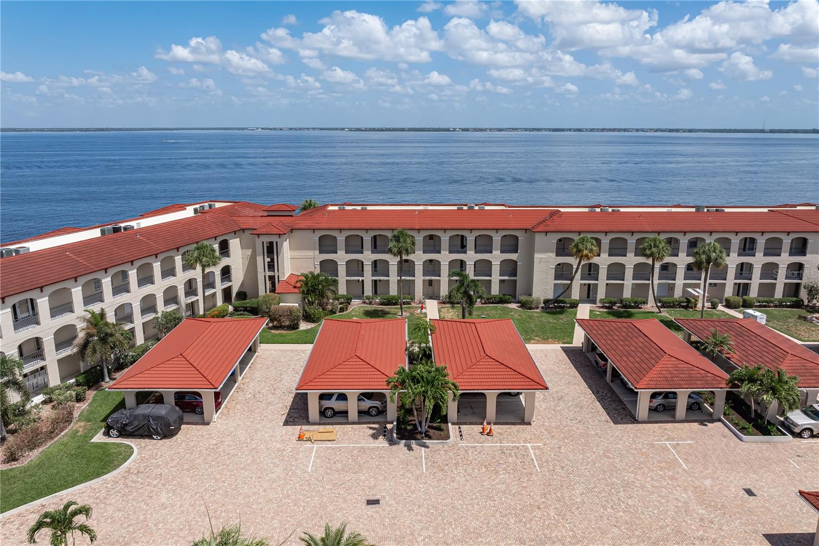 COLONY POINT - Residential