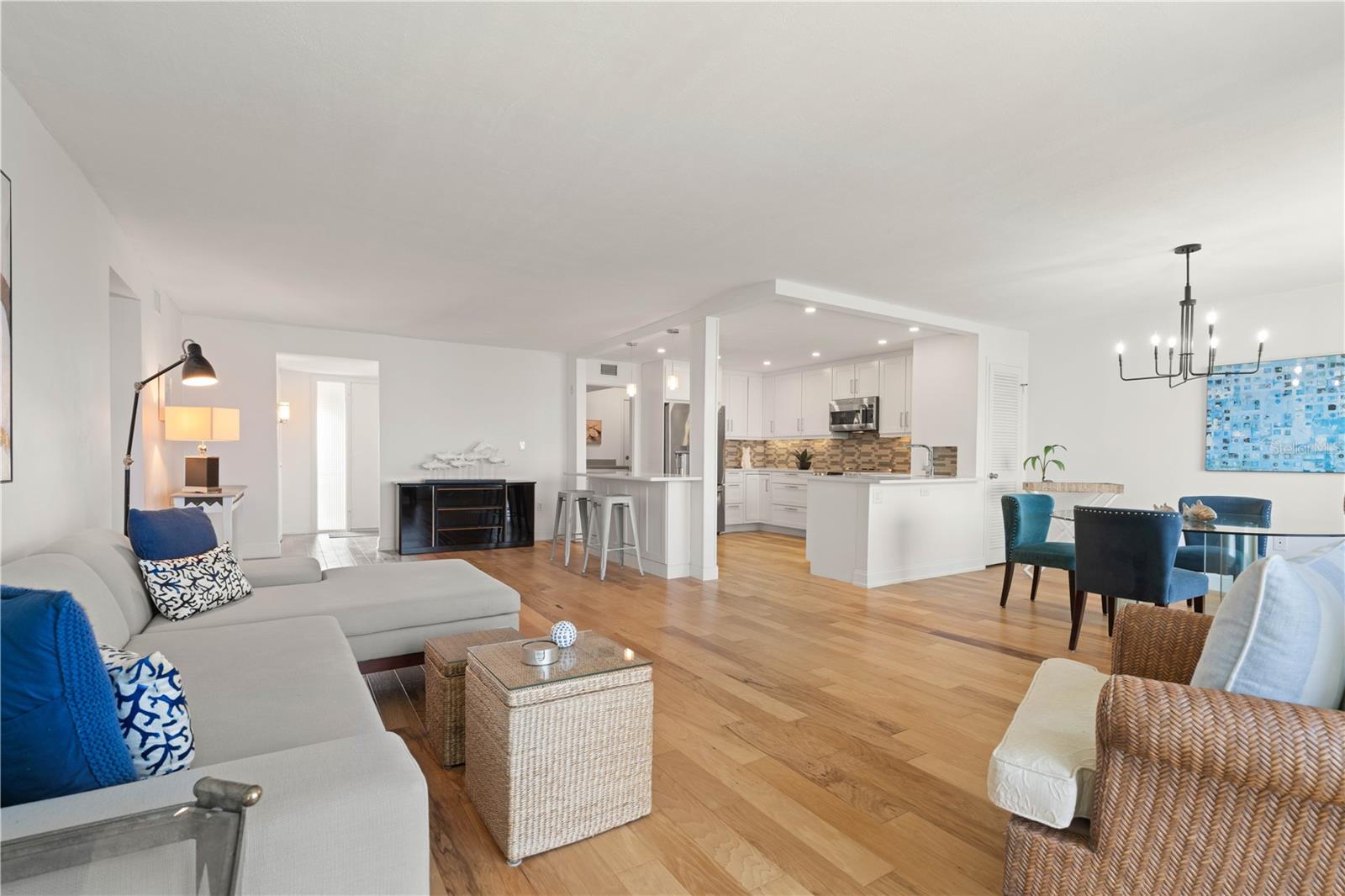 COLONY POINT - Residential