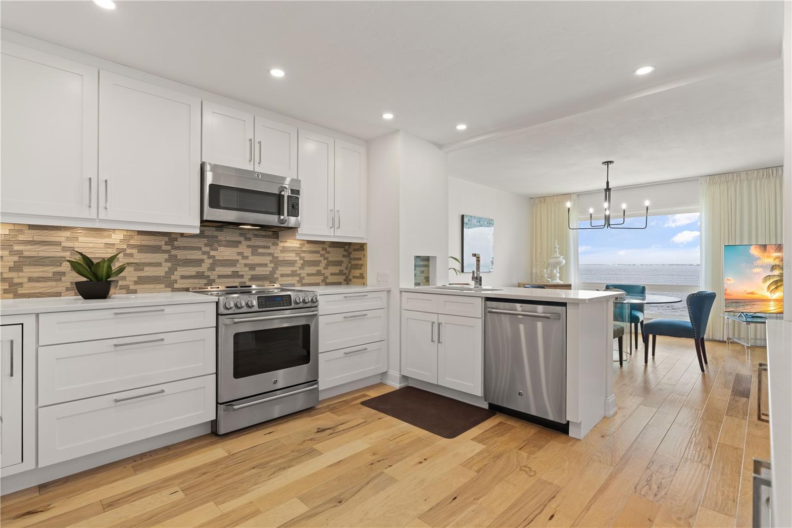 COLONY POINT - Residential