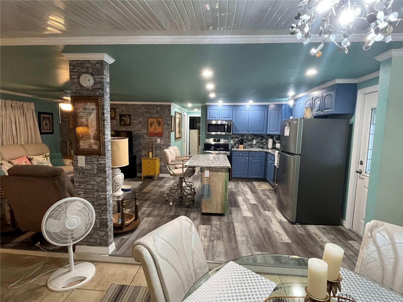 VENICE ISLE - Residential