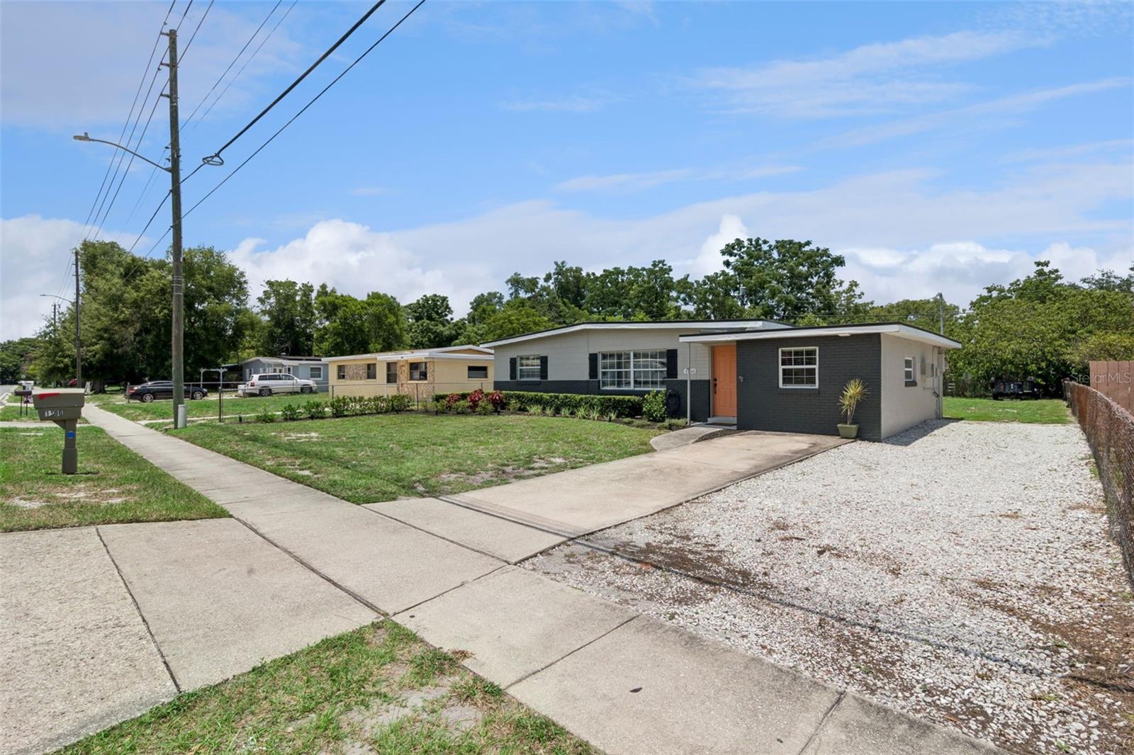 PEACH LAKE MANOR - Residential