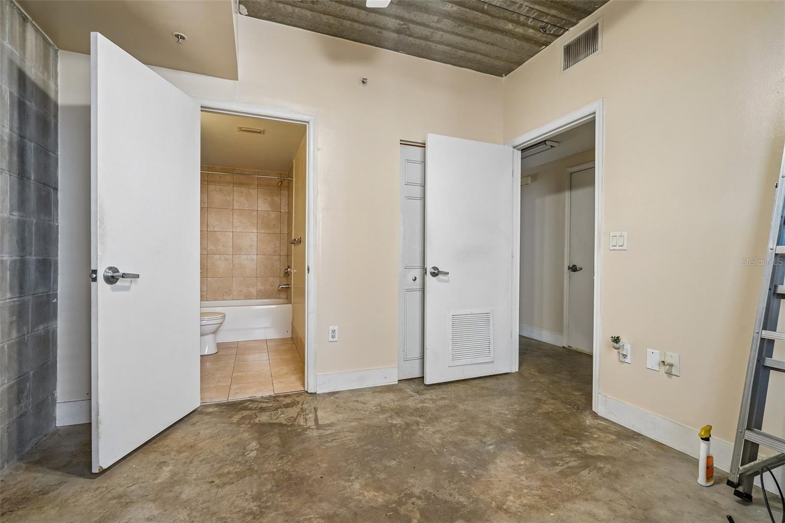 LOFTS OASIS CONDO - Residential