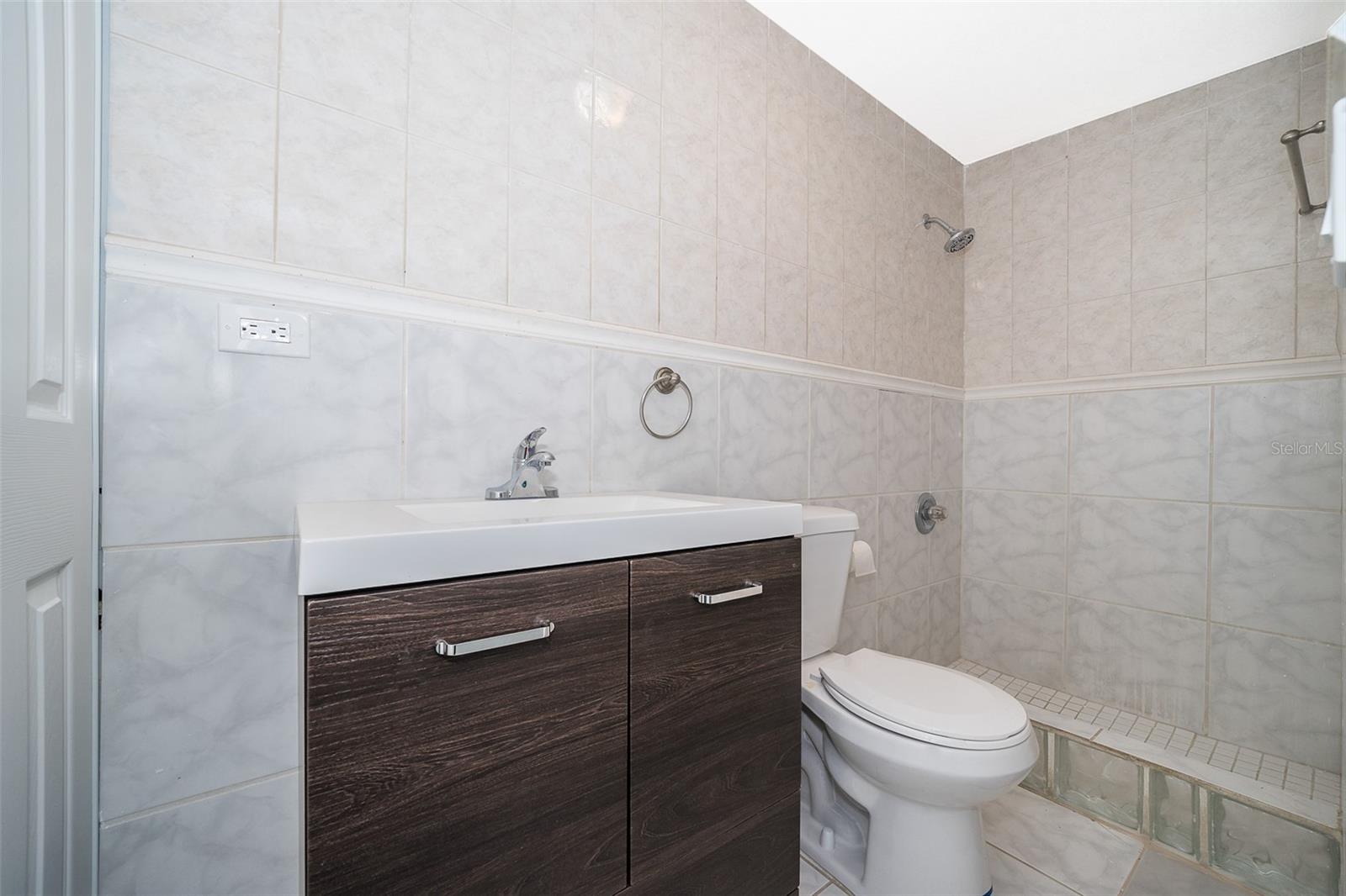 LAKE LAWNE SHORES ADD 02 - Residential Lease