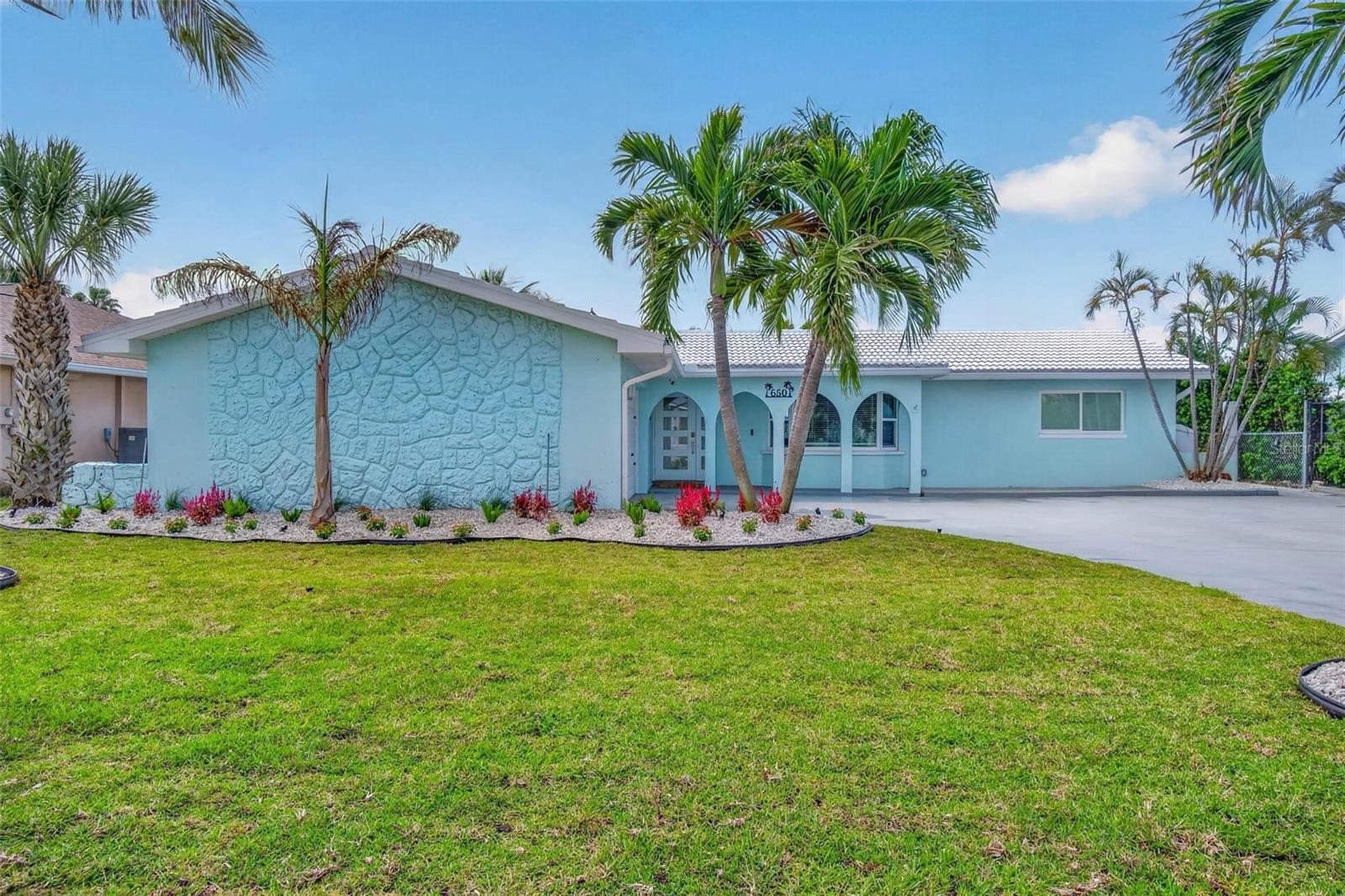 THREE PALMS POINT - Residential