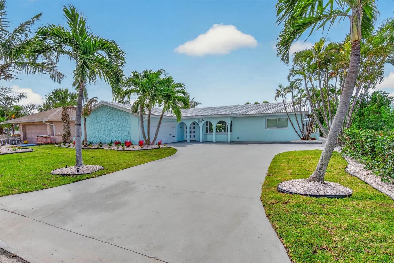 THREE PALMS POINT - Residential