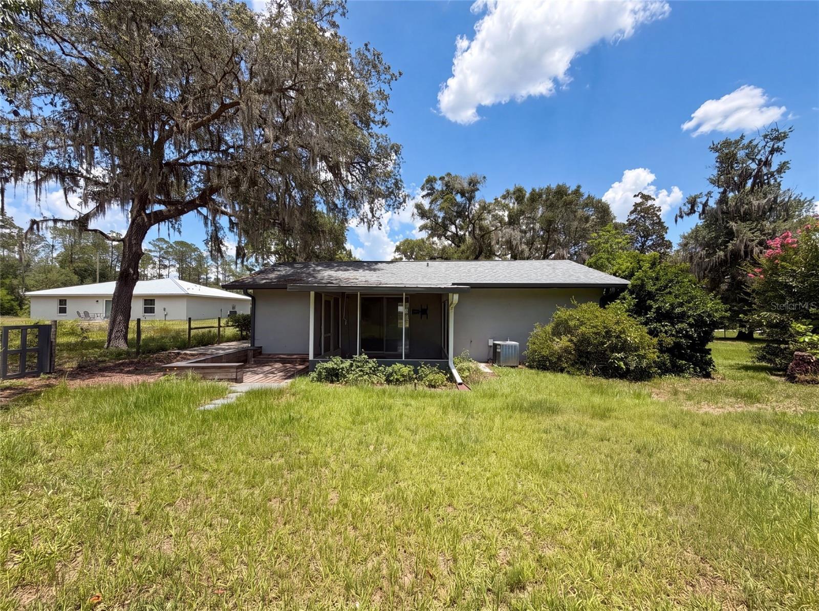 RAINBOW LAKES ESTATE - Residential