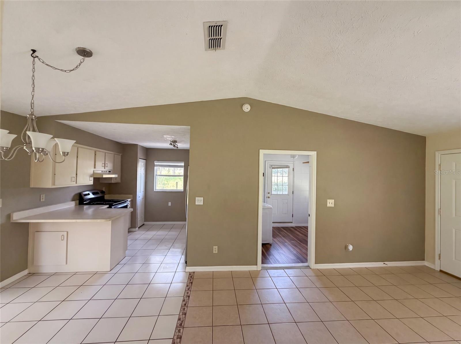 RAINBOW LAKES ESTATE - Residential