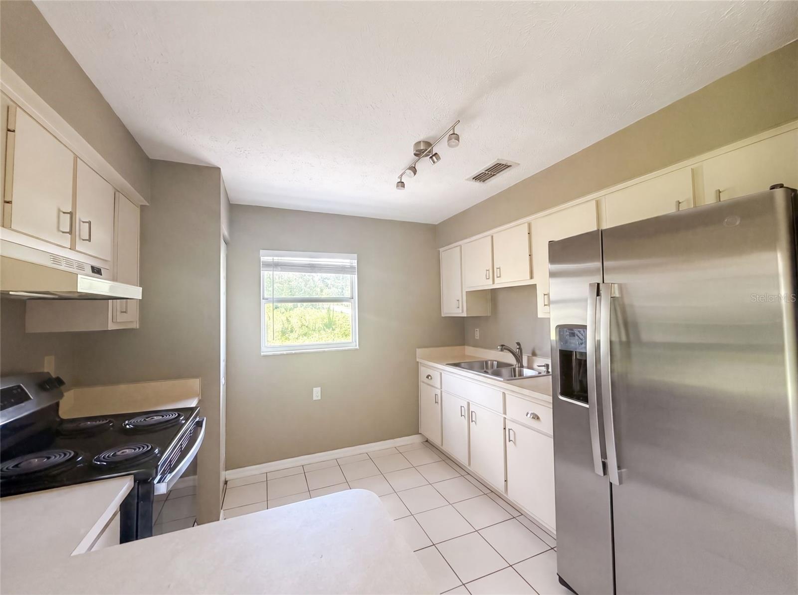 RAINBOW LAKES ESTATE - Residential