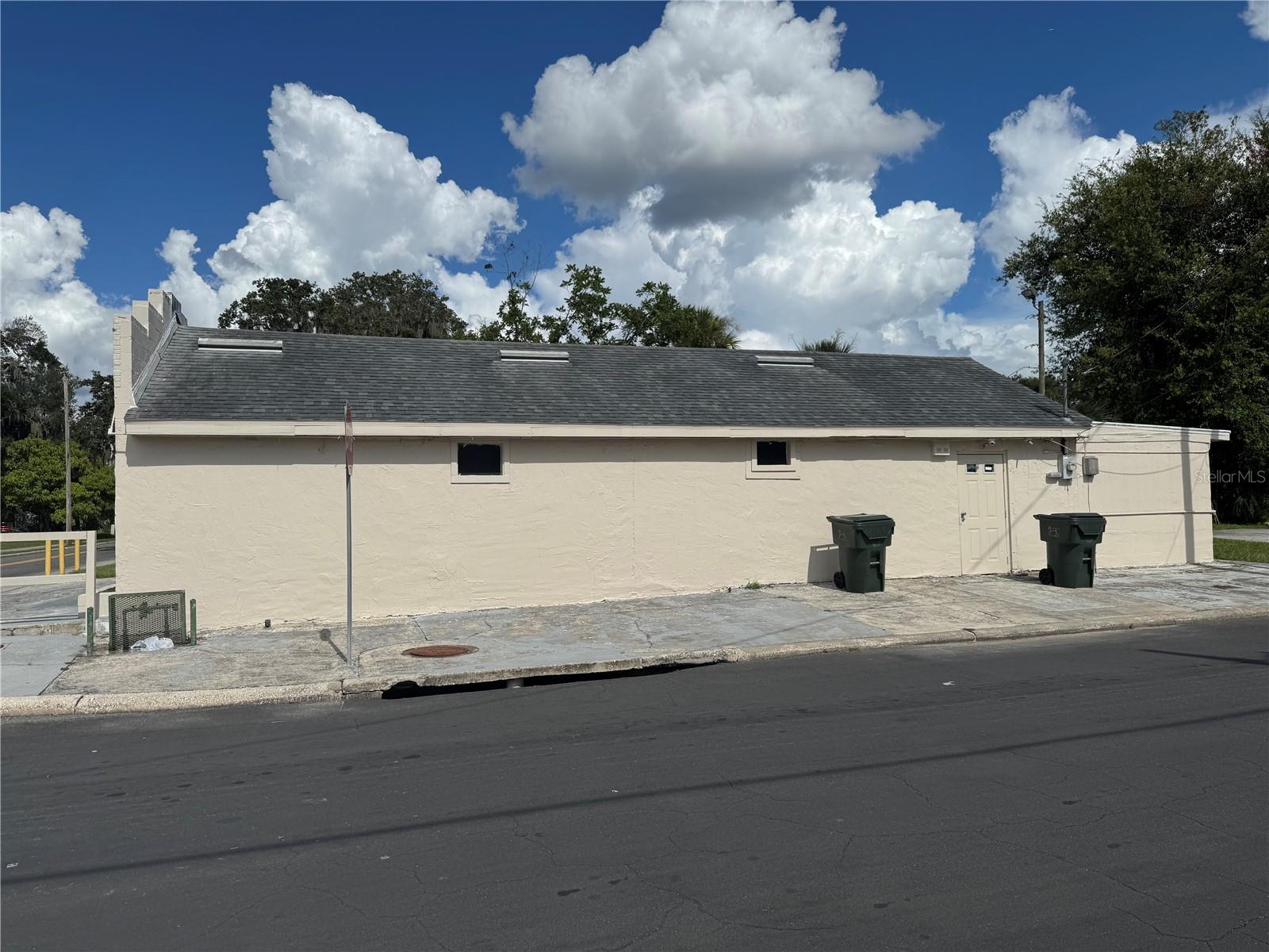 LINCOLN PARK - Commercial Sale