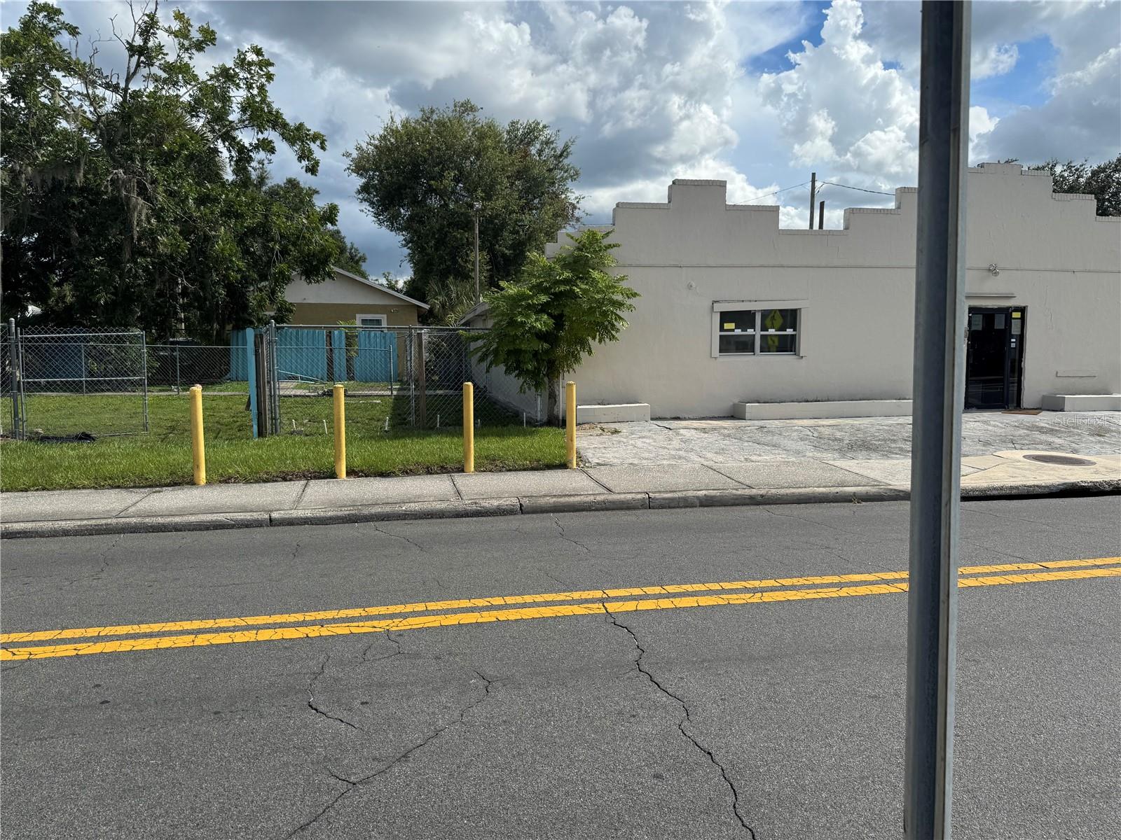LINCOLN PARK - Commercial Sale