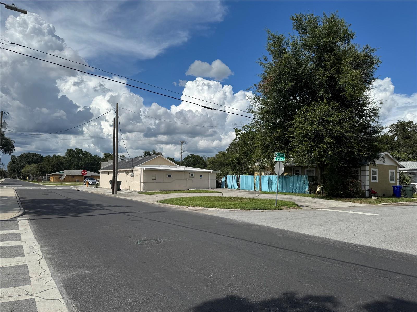 LINCOLN PARK - Commercial Sale