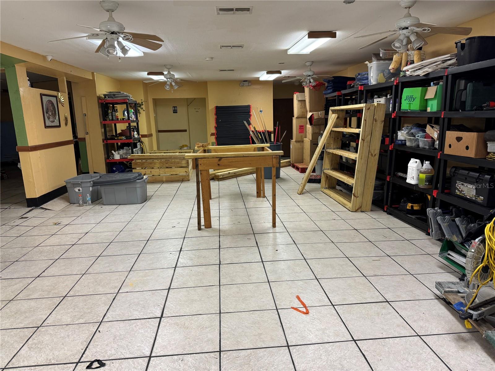 LINCOLN PARK - Commercial Sale