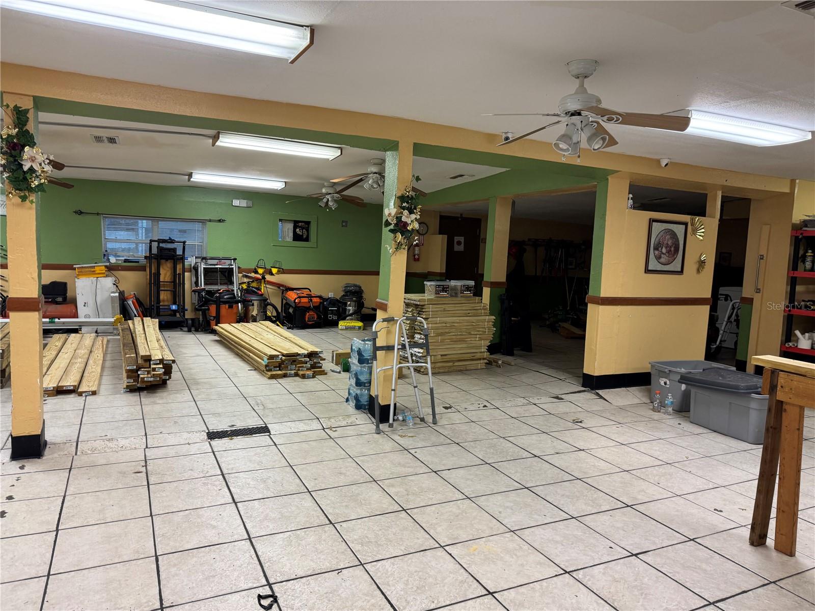 LINCOLN PARK - Commercial Sale