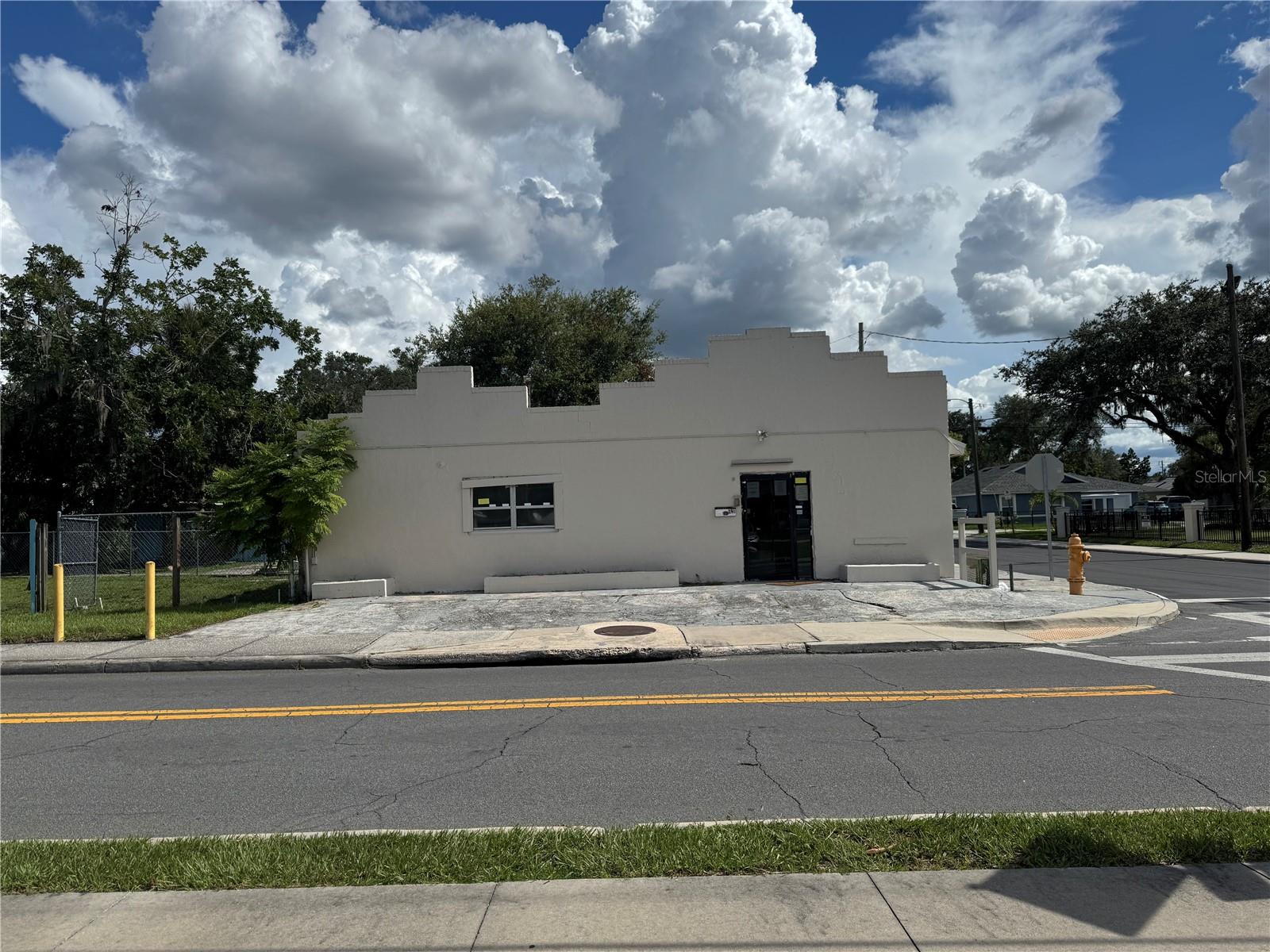 LINCOLN PARK - Commercial Sale