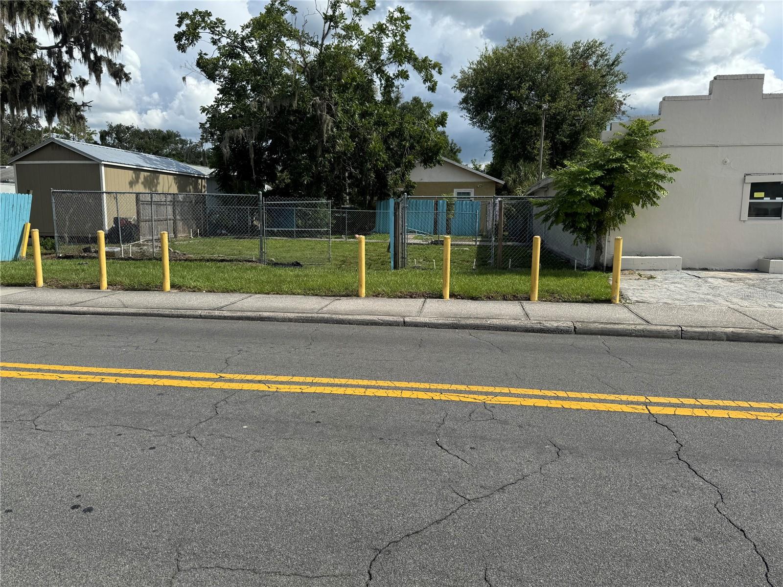 LINCOLN PARK - Commercial Sale