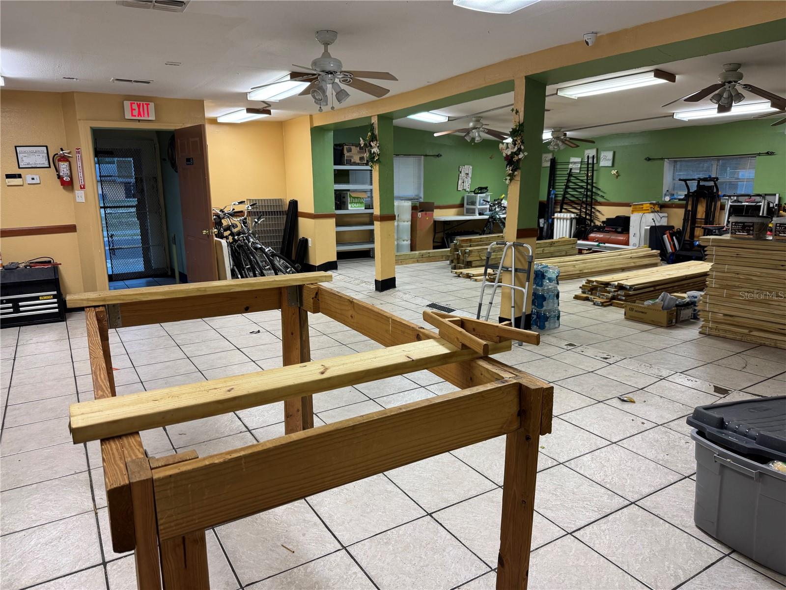 LINCOLN PARK - Commercial Sale
