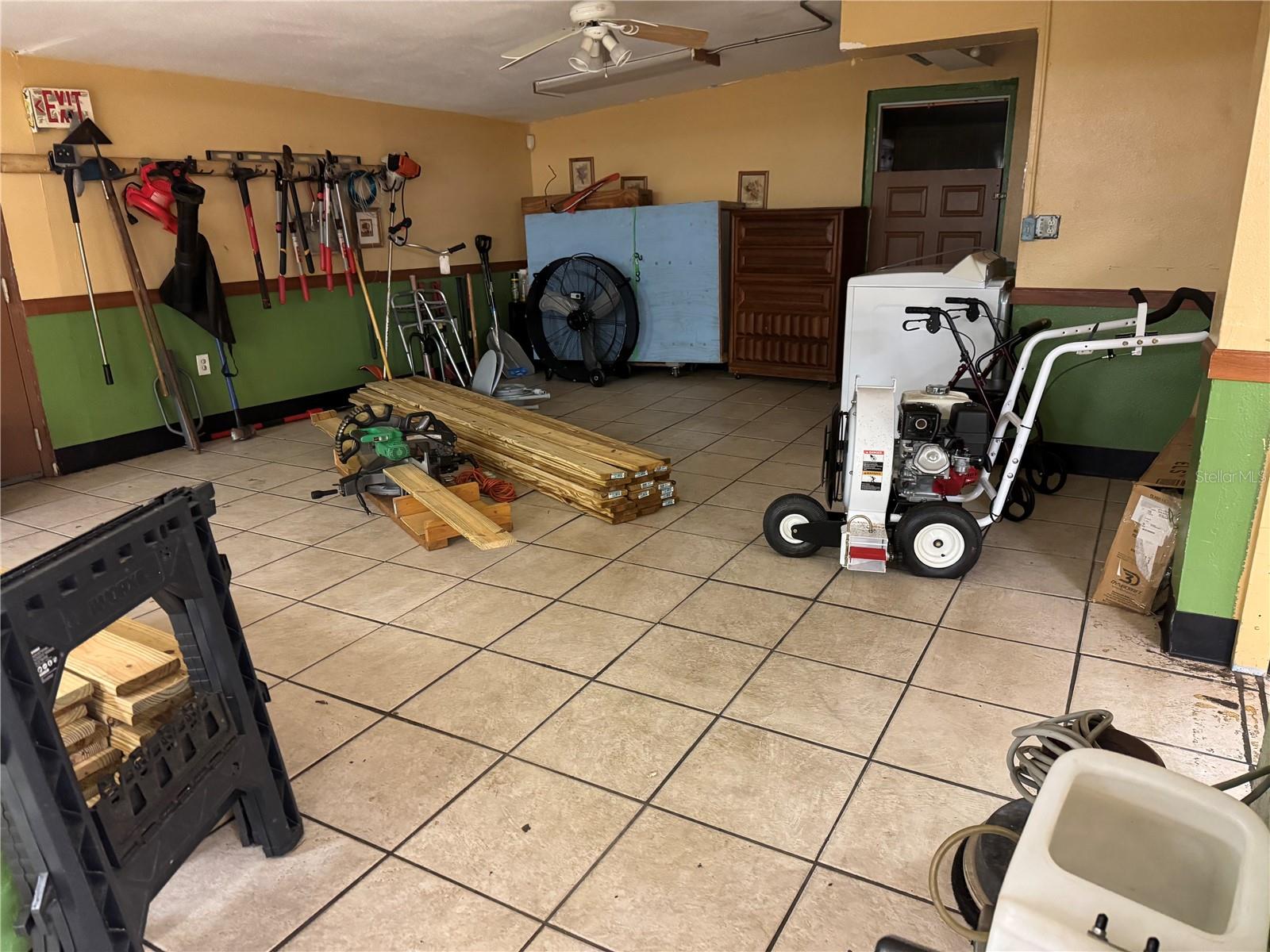 LINCOLN PARK - Commercial Sale