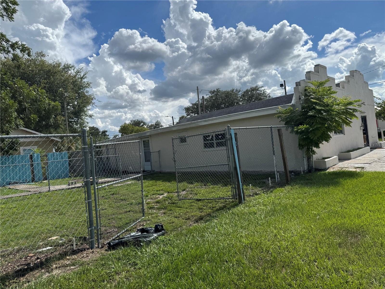 LINCOLN PARK - Commercial Sale