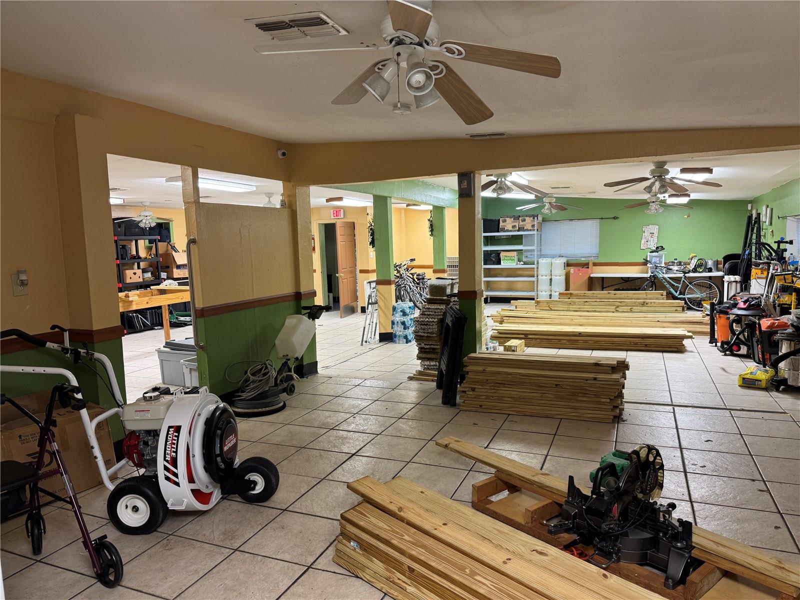 LINCOLN PARK - Commercial Sale