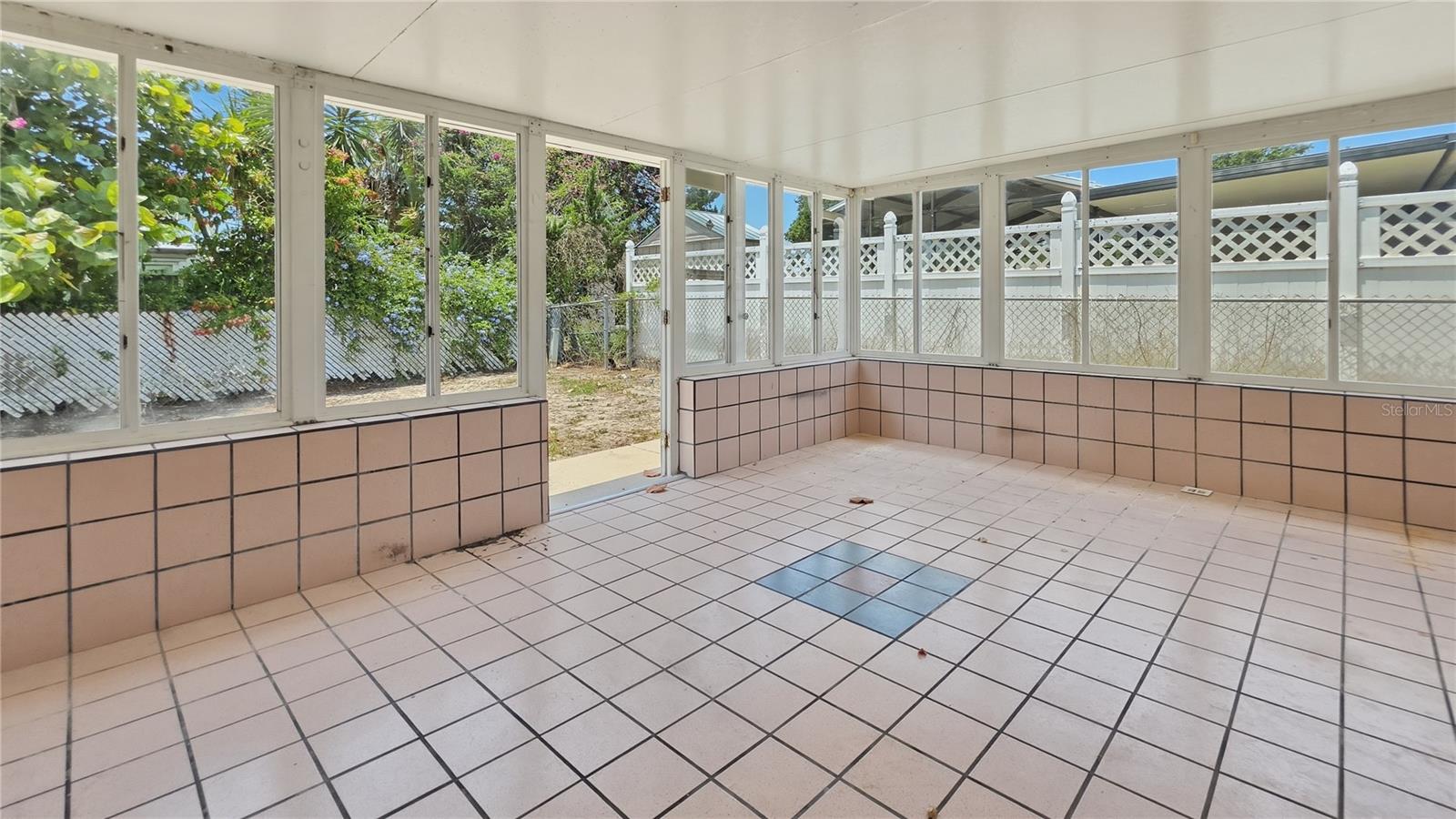 HOLIDAY GARDENS ESTATES - Residential