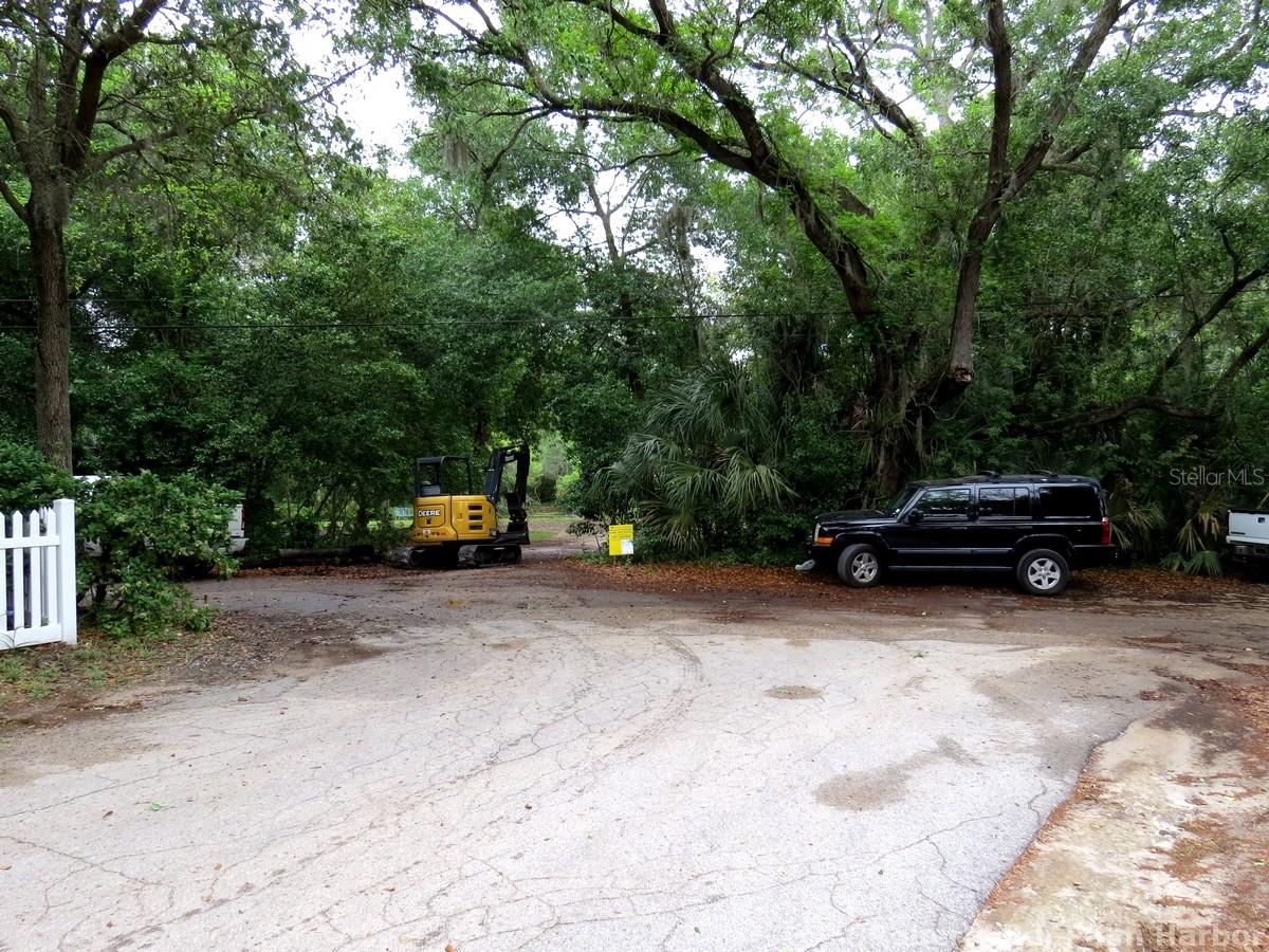 TAMPA & TARPON SPGS LAND CO - Land