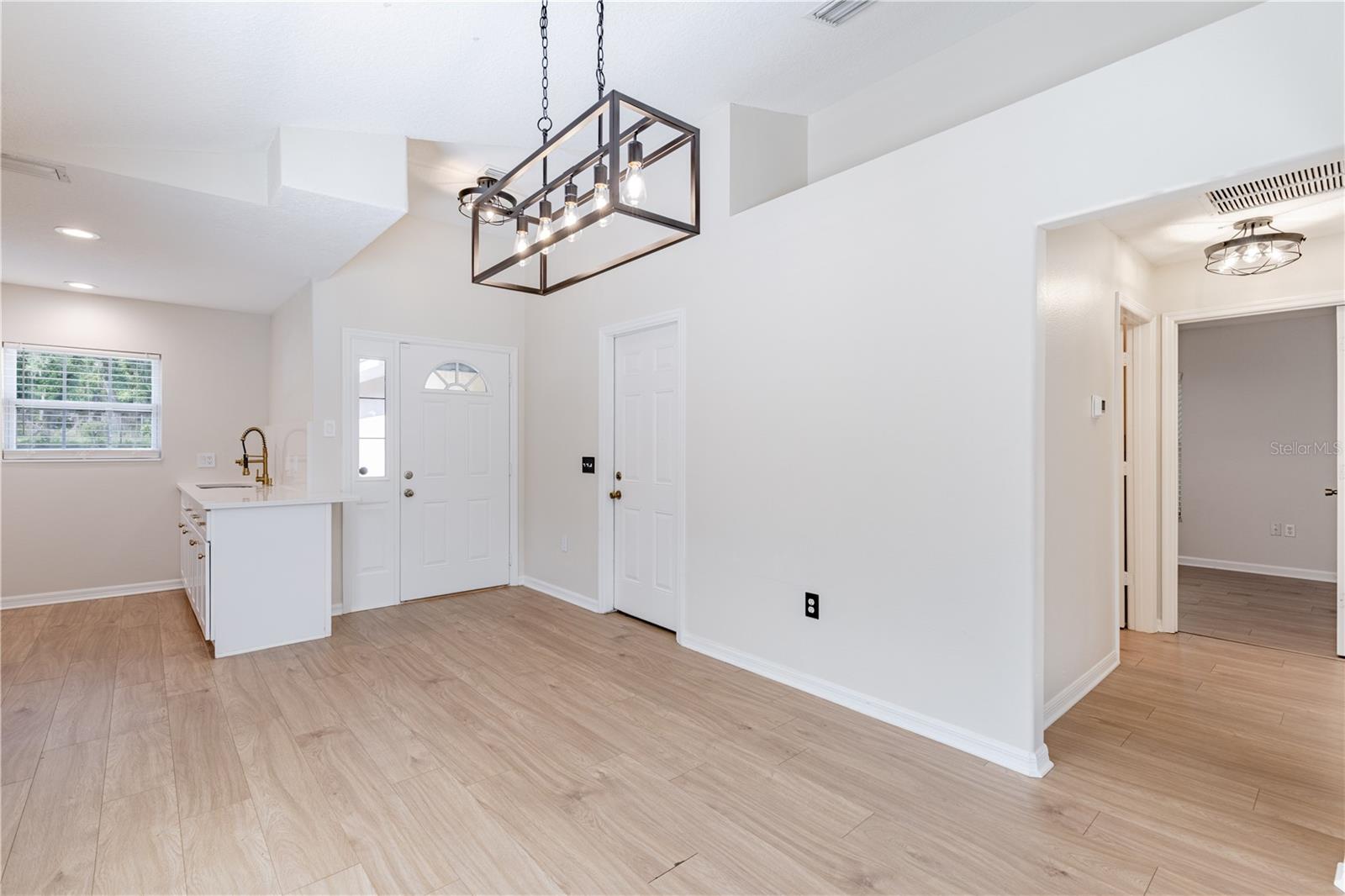 MOUNT PLYMOUTH - Residential