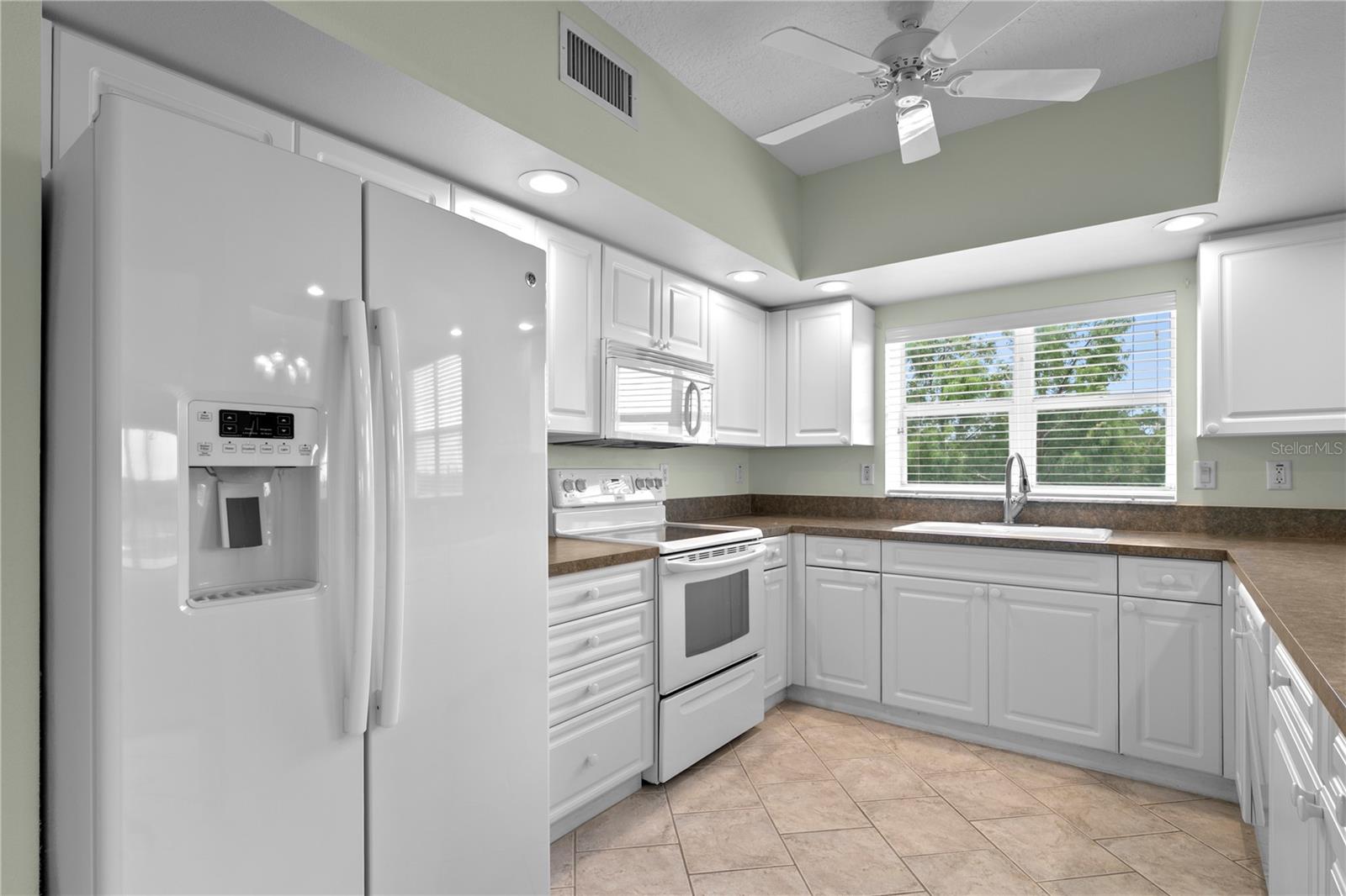 COUNTRY CLUB CONDO AT EAST BAY - Residential