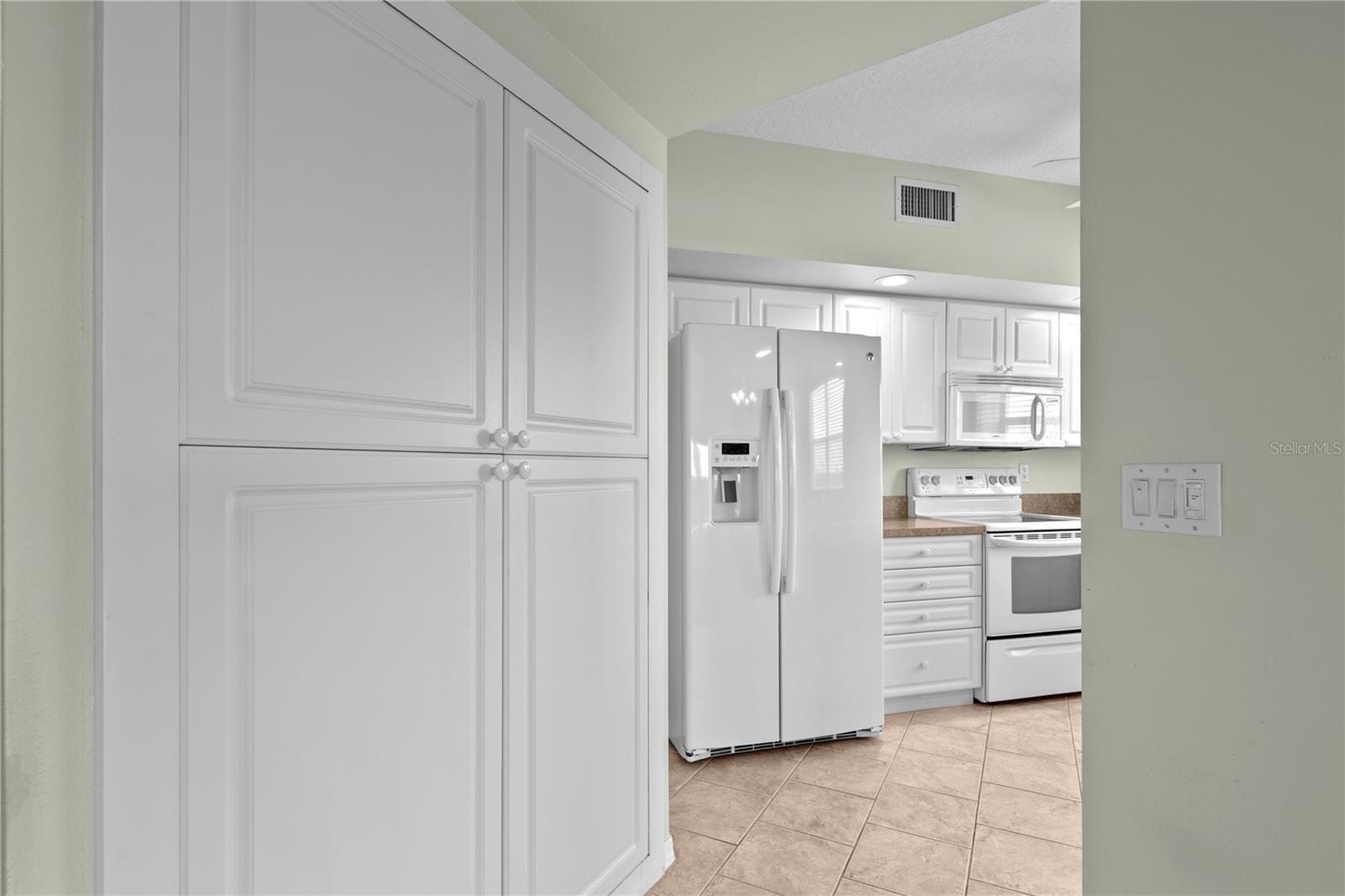 COUNTRY CLUB CONDO AT EAST BAY - Residential