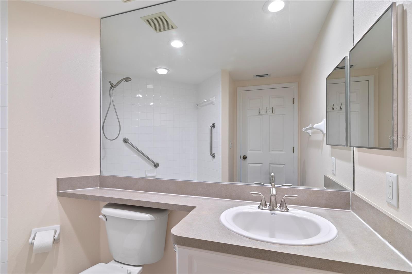 COUNTRY CLUB CONDO AT EAST BAY - Residential