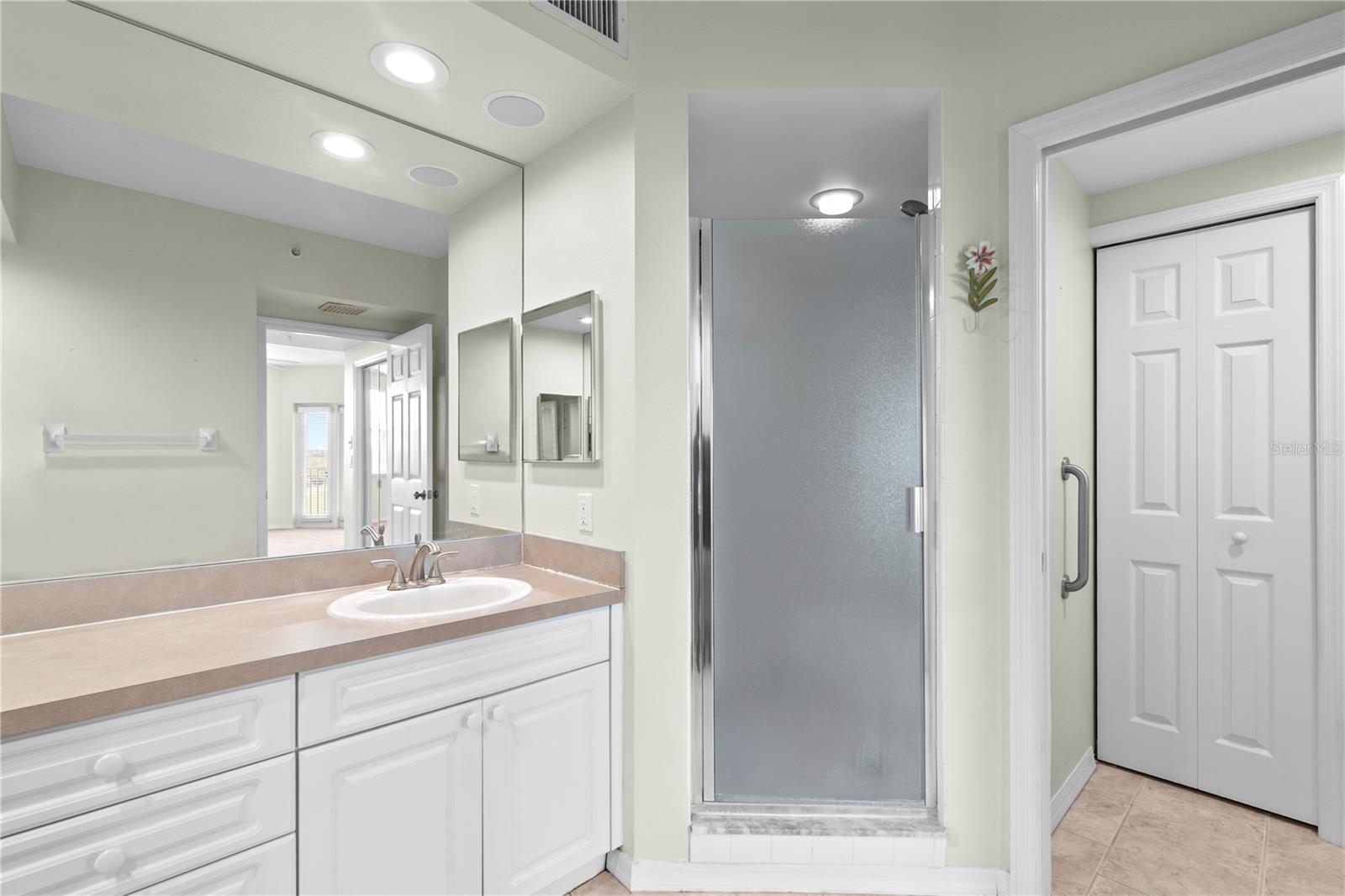 COUNTRY CLUB CONDO AT EAST BAY - Residential
