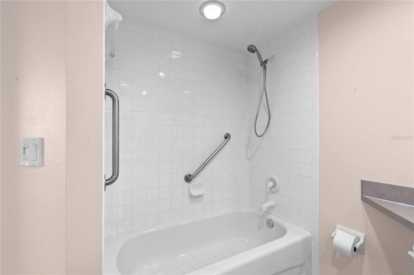COUNTRY CLUB CONDO AT EAST BAY - Residential