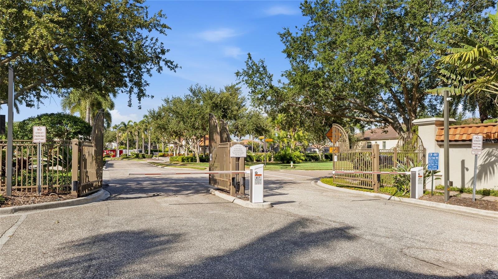 LEGENDS BAY - Residential