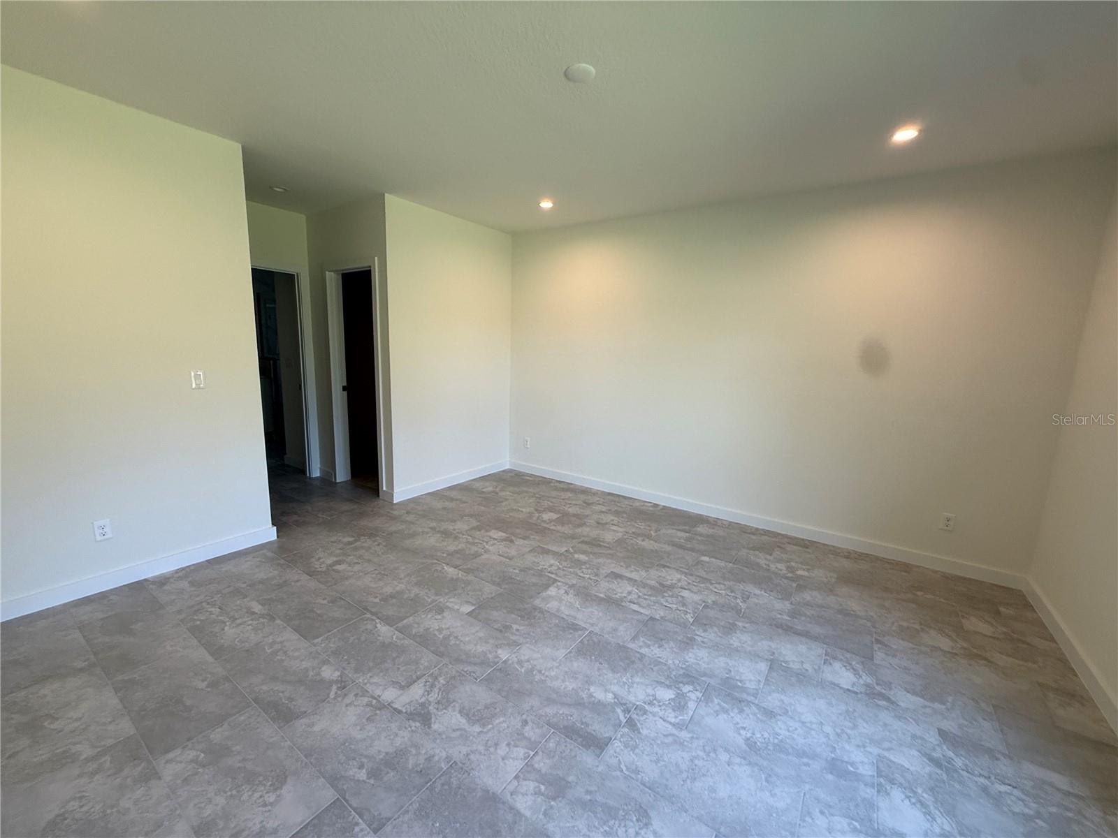 PORT CHARLOTTE SUB 02 - Residential Lease