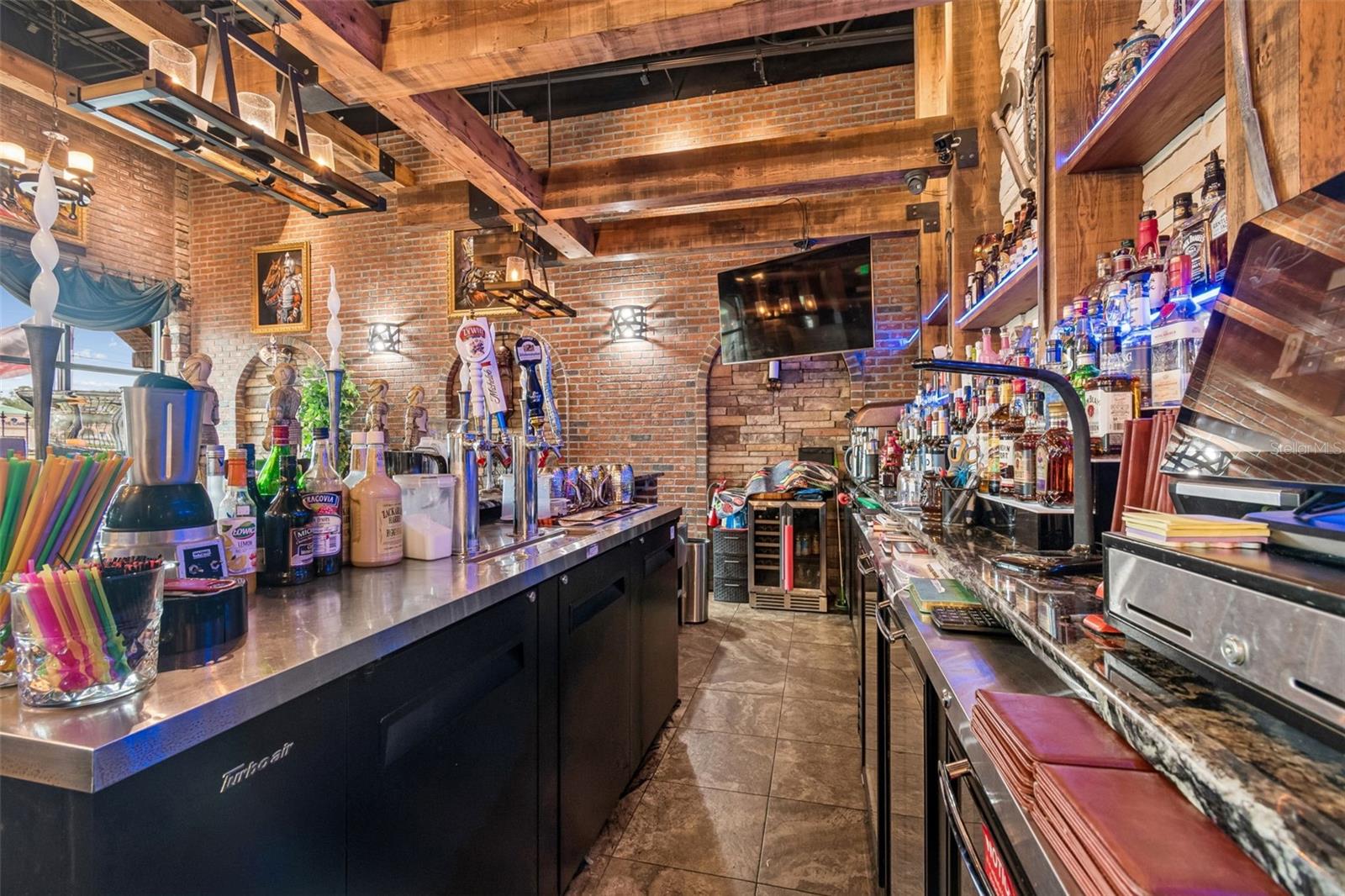 COMMERCIAL WAY COMMONS - Commercial Sale