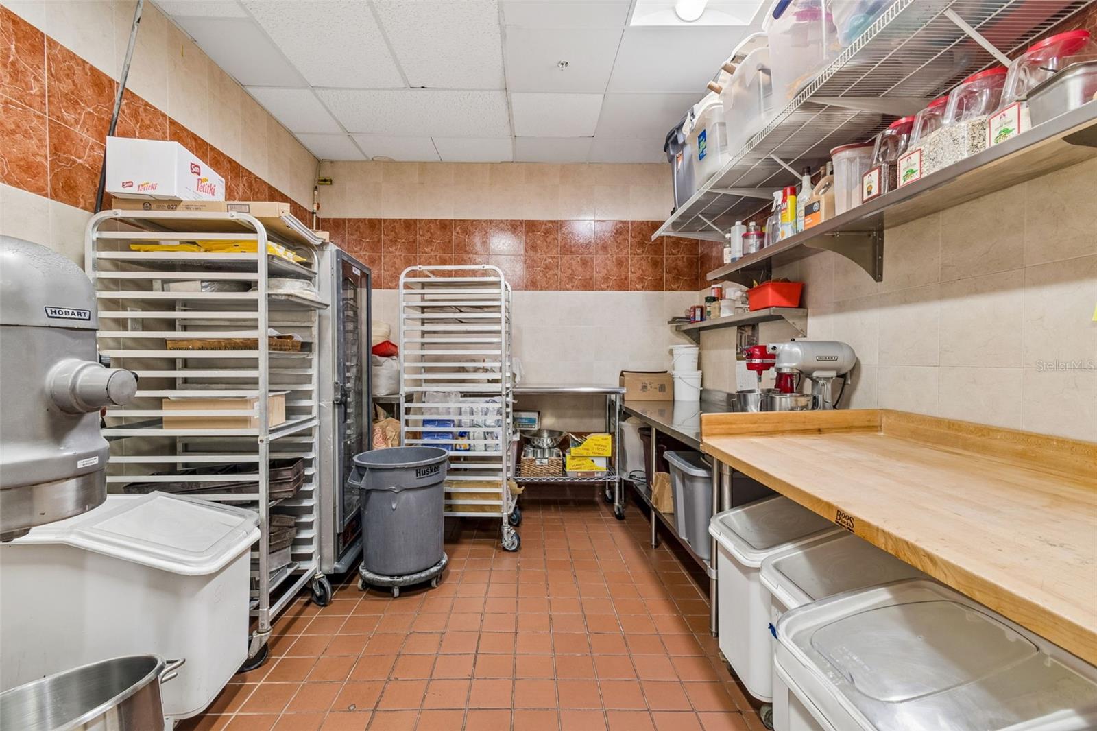 COMMERCIAL WAY COMMONS - Commercial Sale