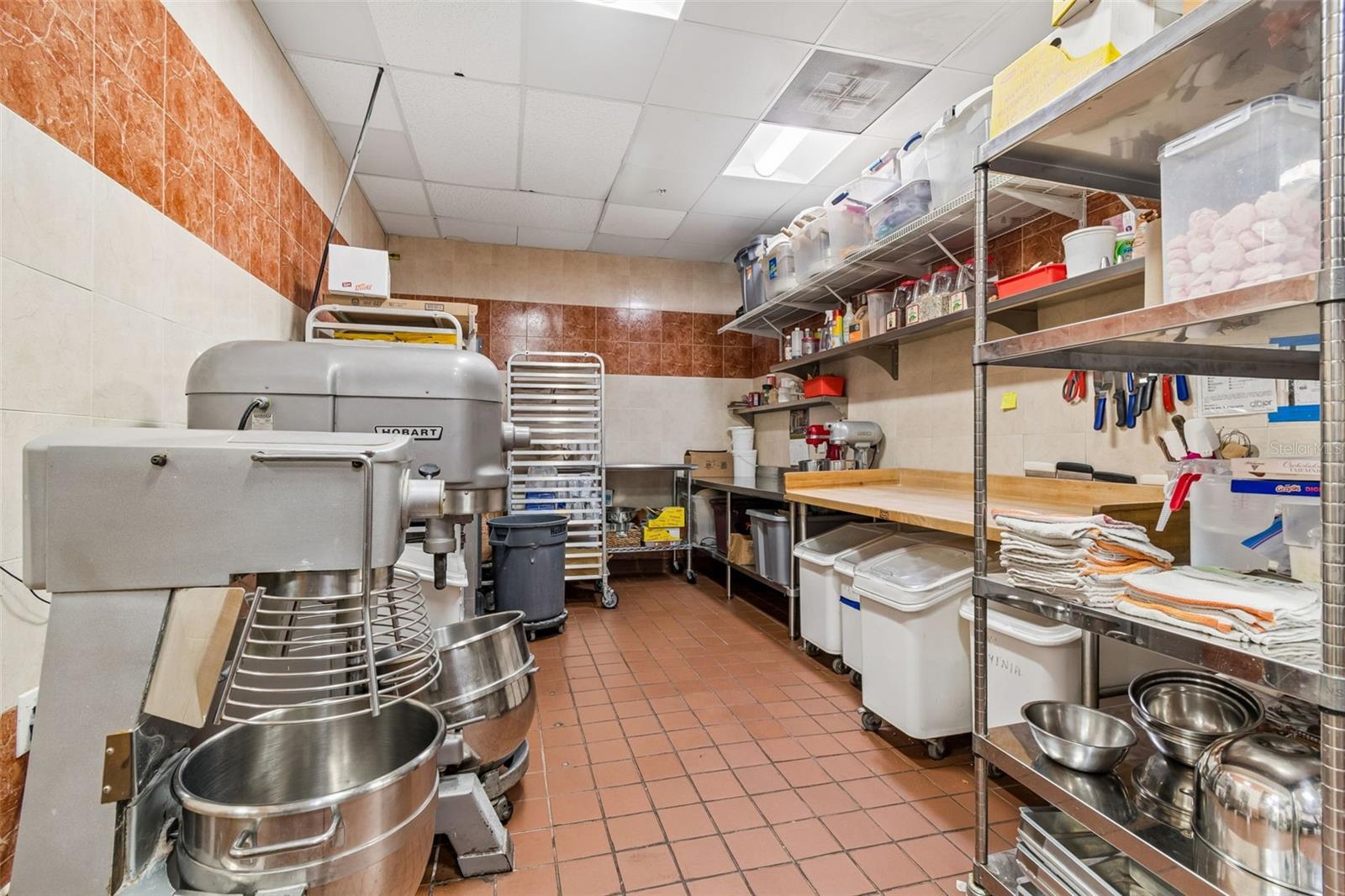 COMMERCIAL WAY COMMONS - Commercial Sale