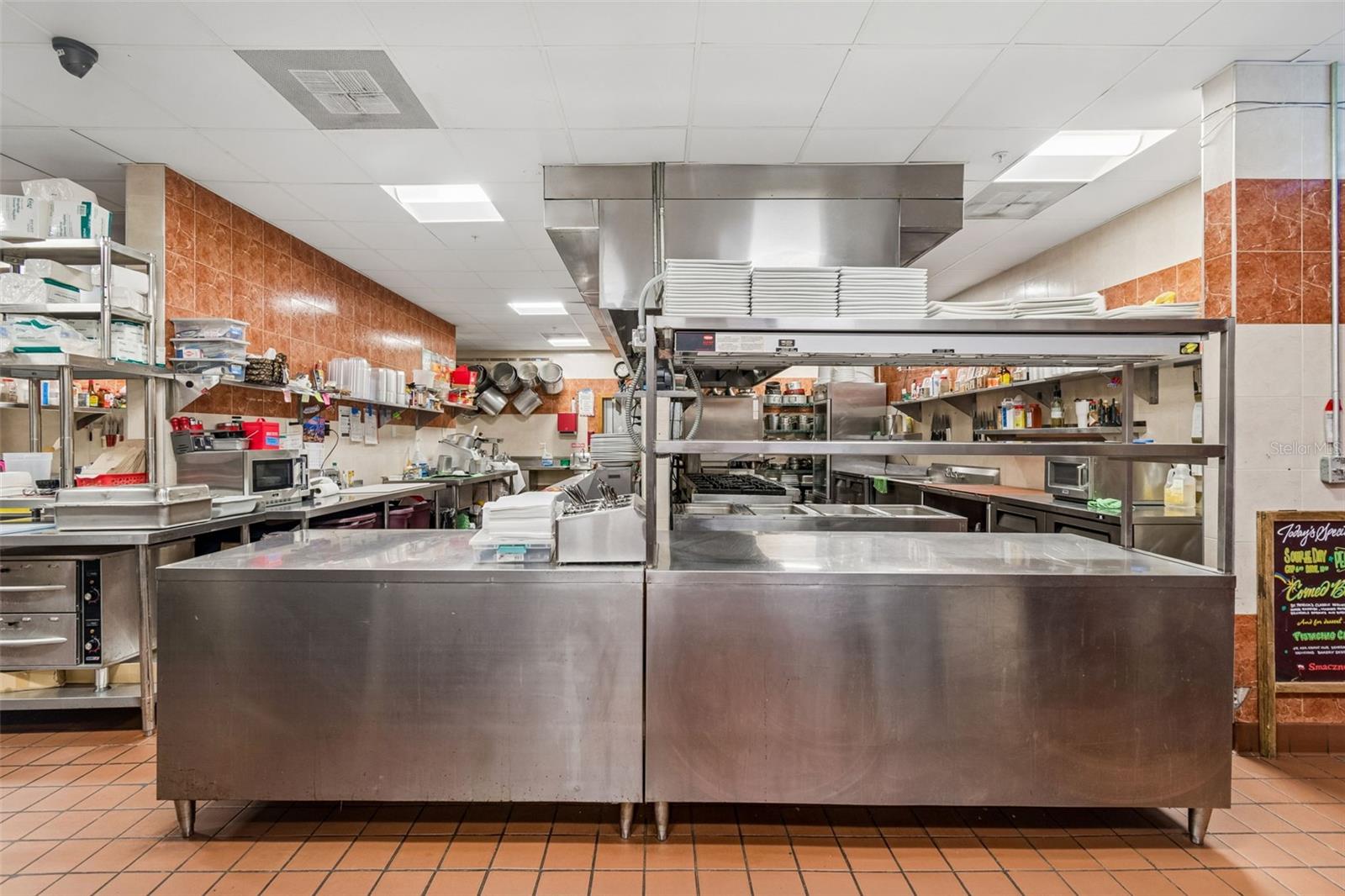 COMMERCIAL WAY COMMONS - Commercial Sale