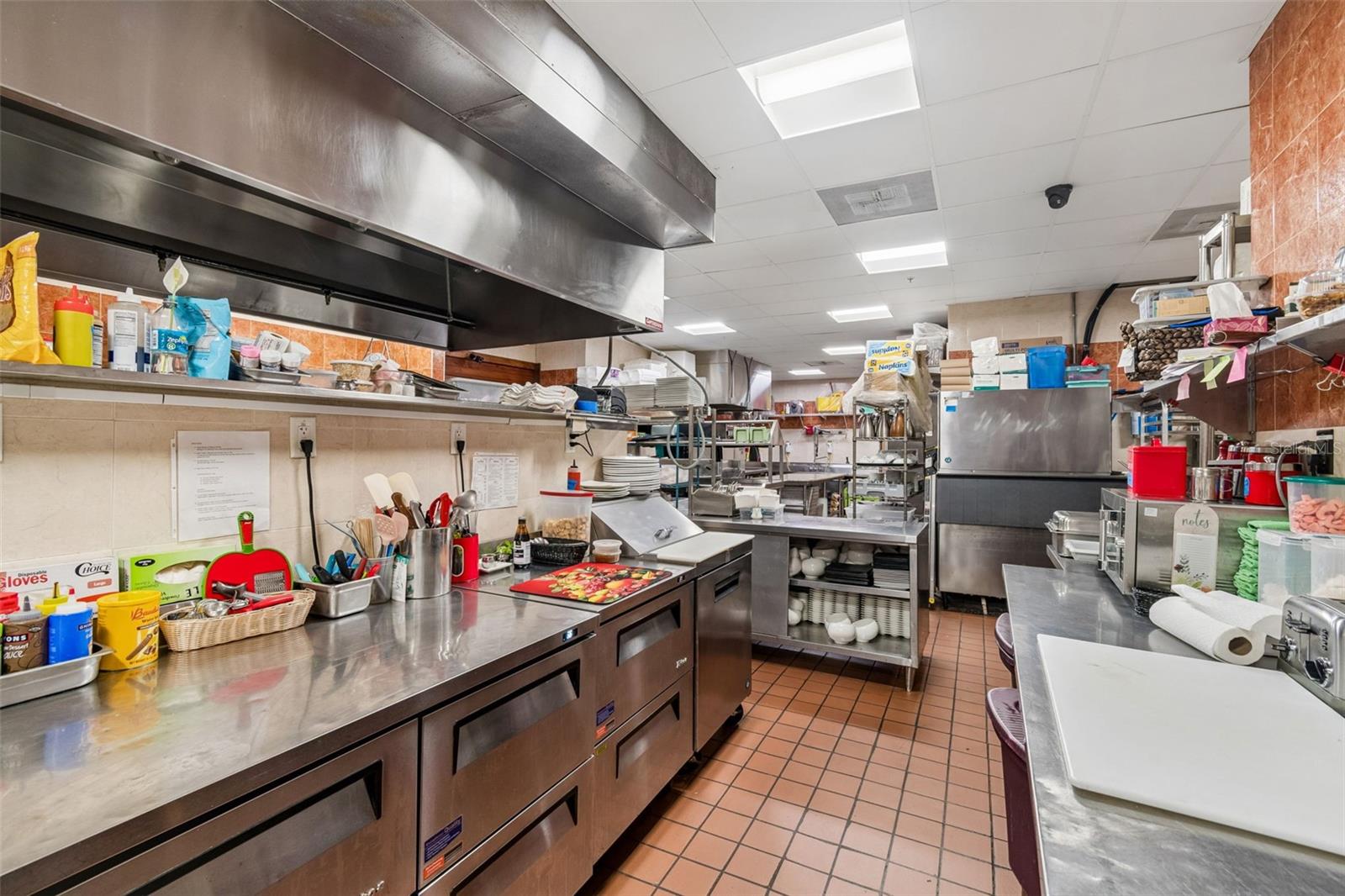 COMMERCIAL WAY COMMONS - Commercial Sale
