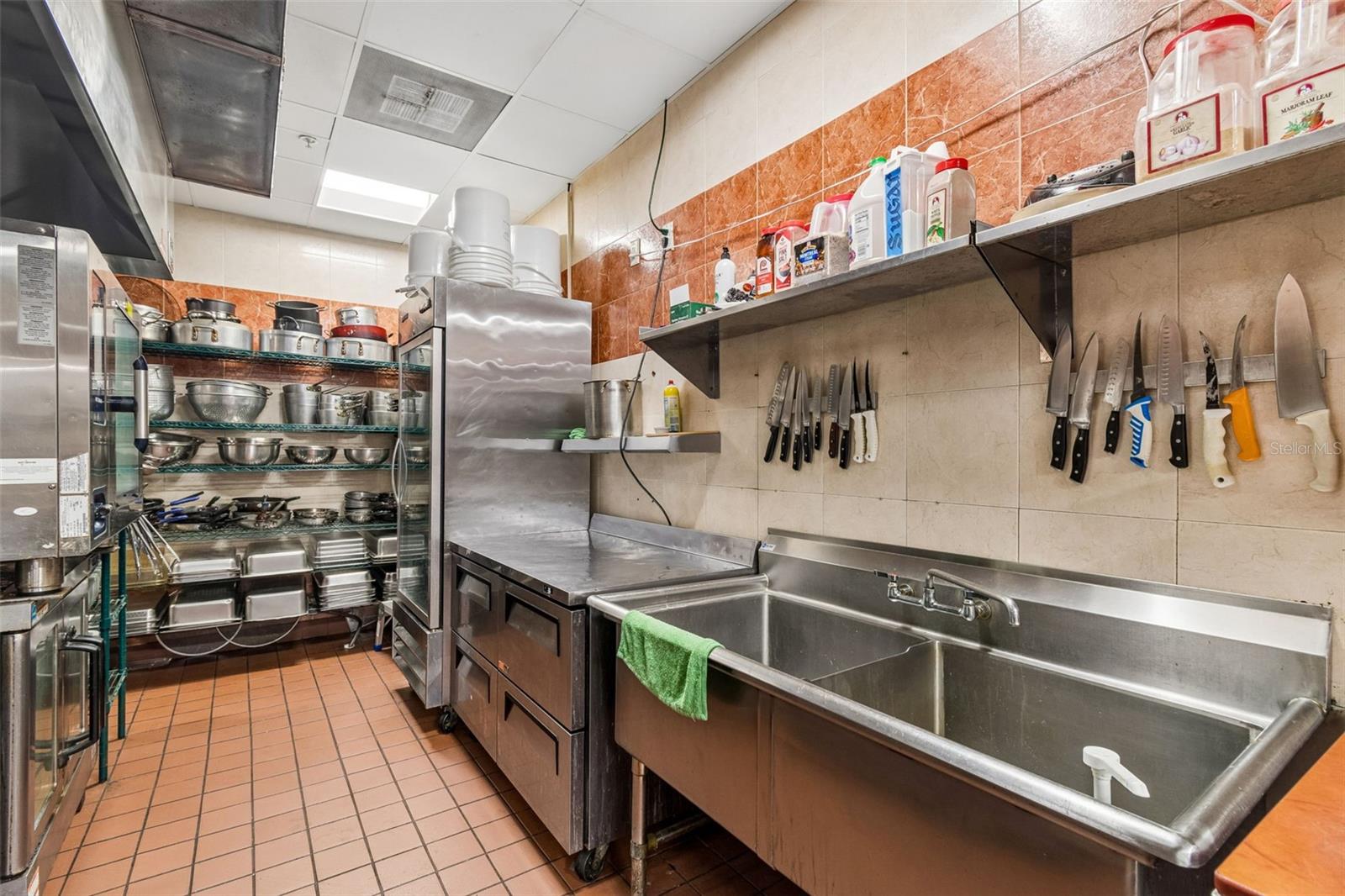 COMMERCIAL WAY COMMONS - Commercial Sale