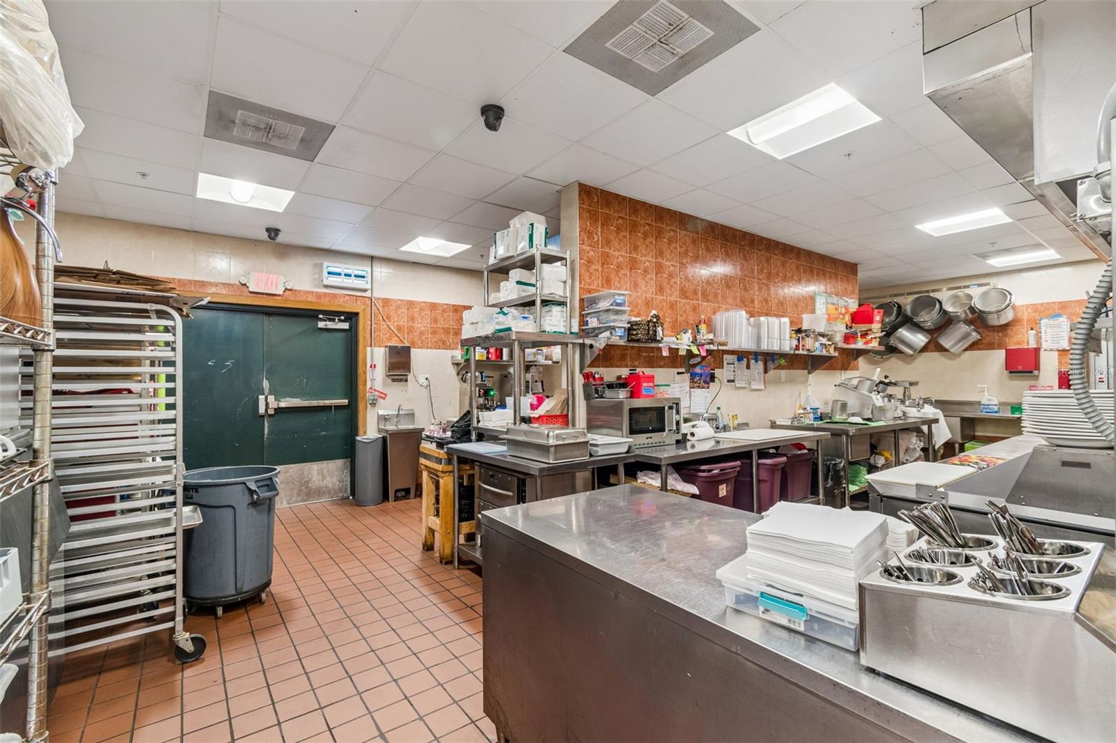 COMMERCIAL WAY COMMONS - Commercial Sale