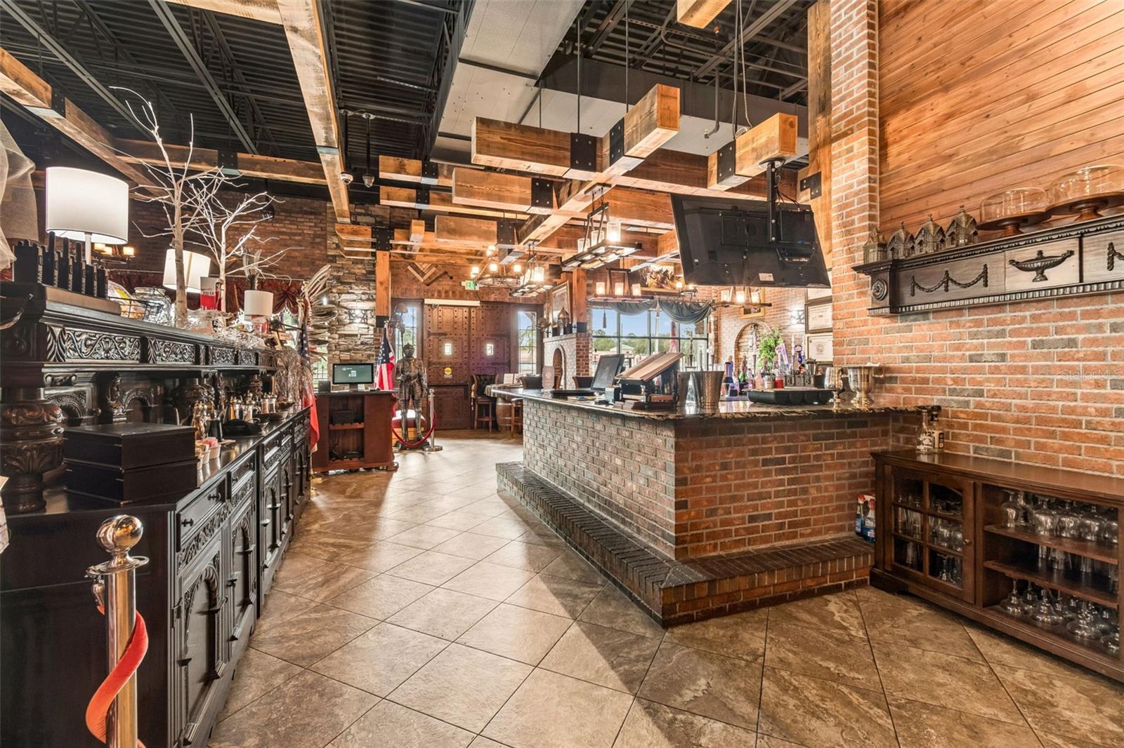 COMMERCIAL WAY COMMONS - Commercial Sale
