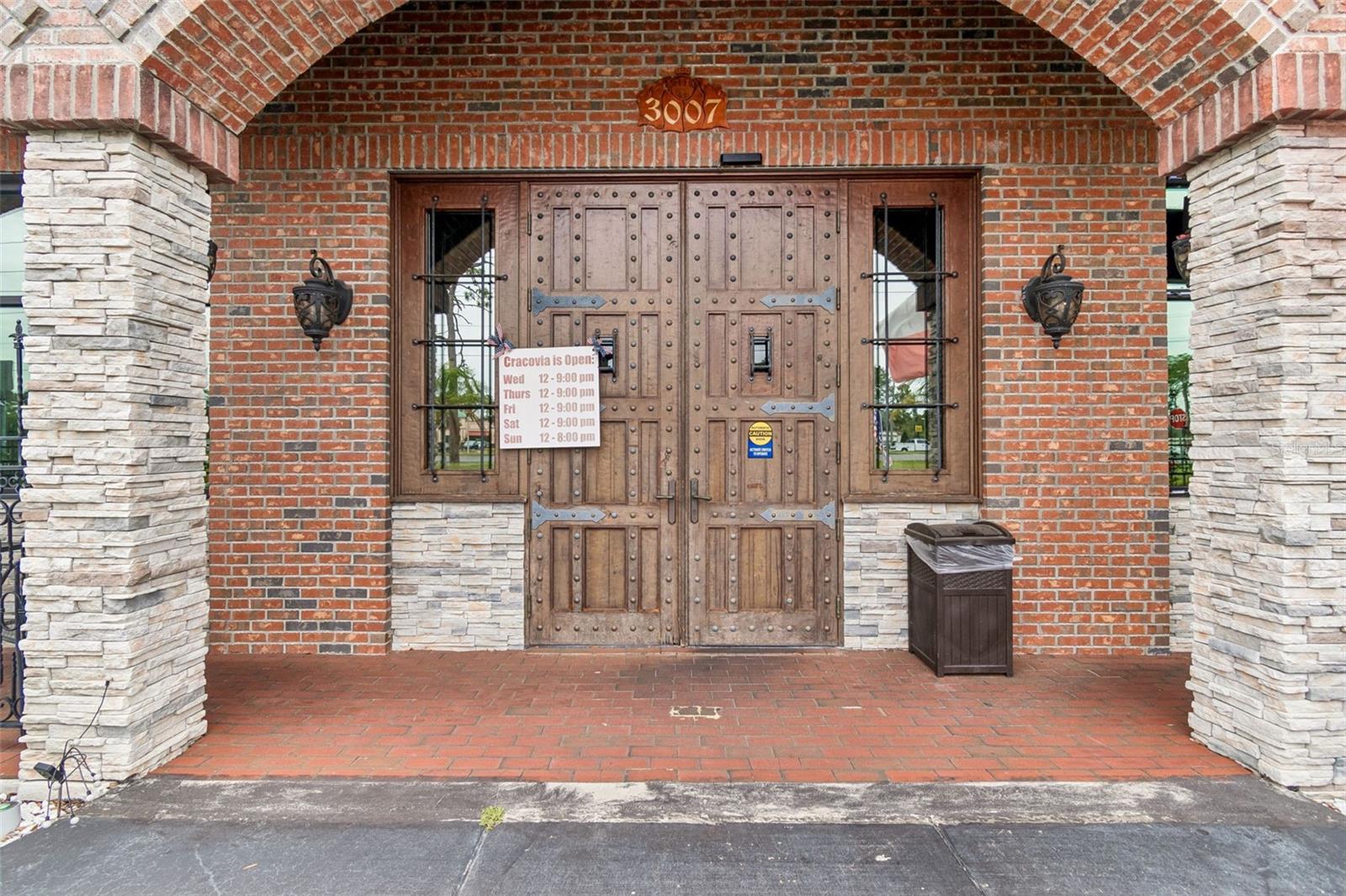 COMMERCIAL WAY COMMONS - Commercial Sale