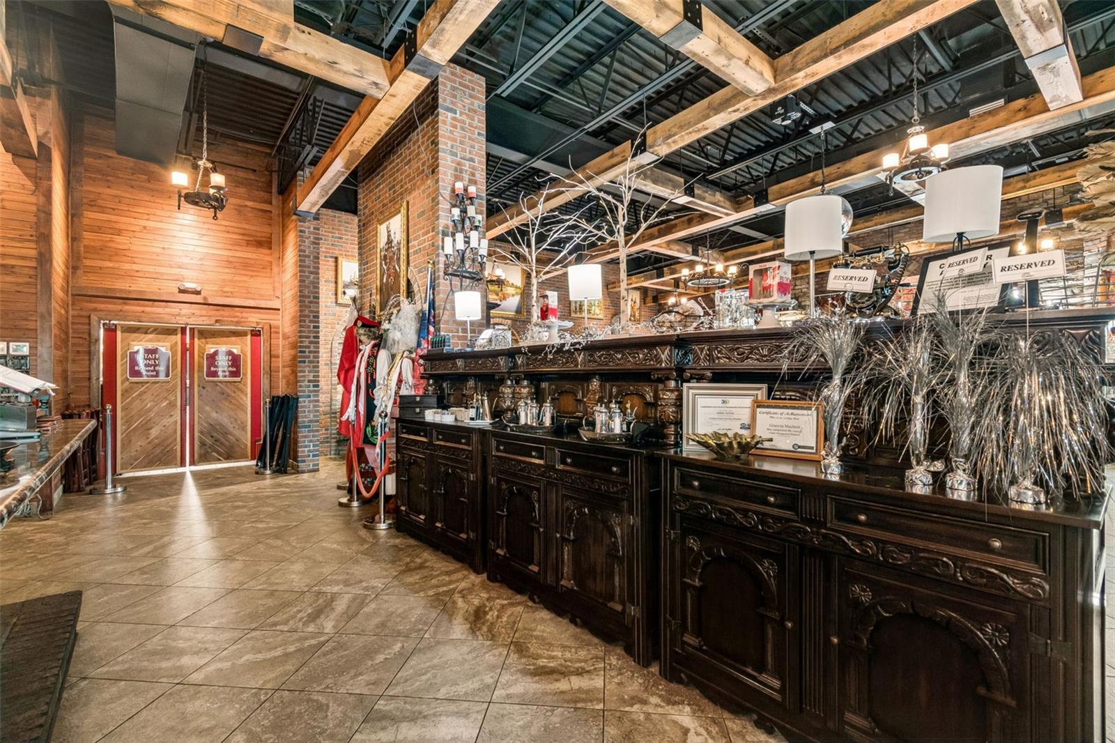 COMMERCIAL WAY COMMONS - Commercial Sale